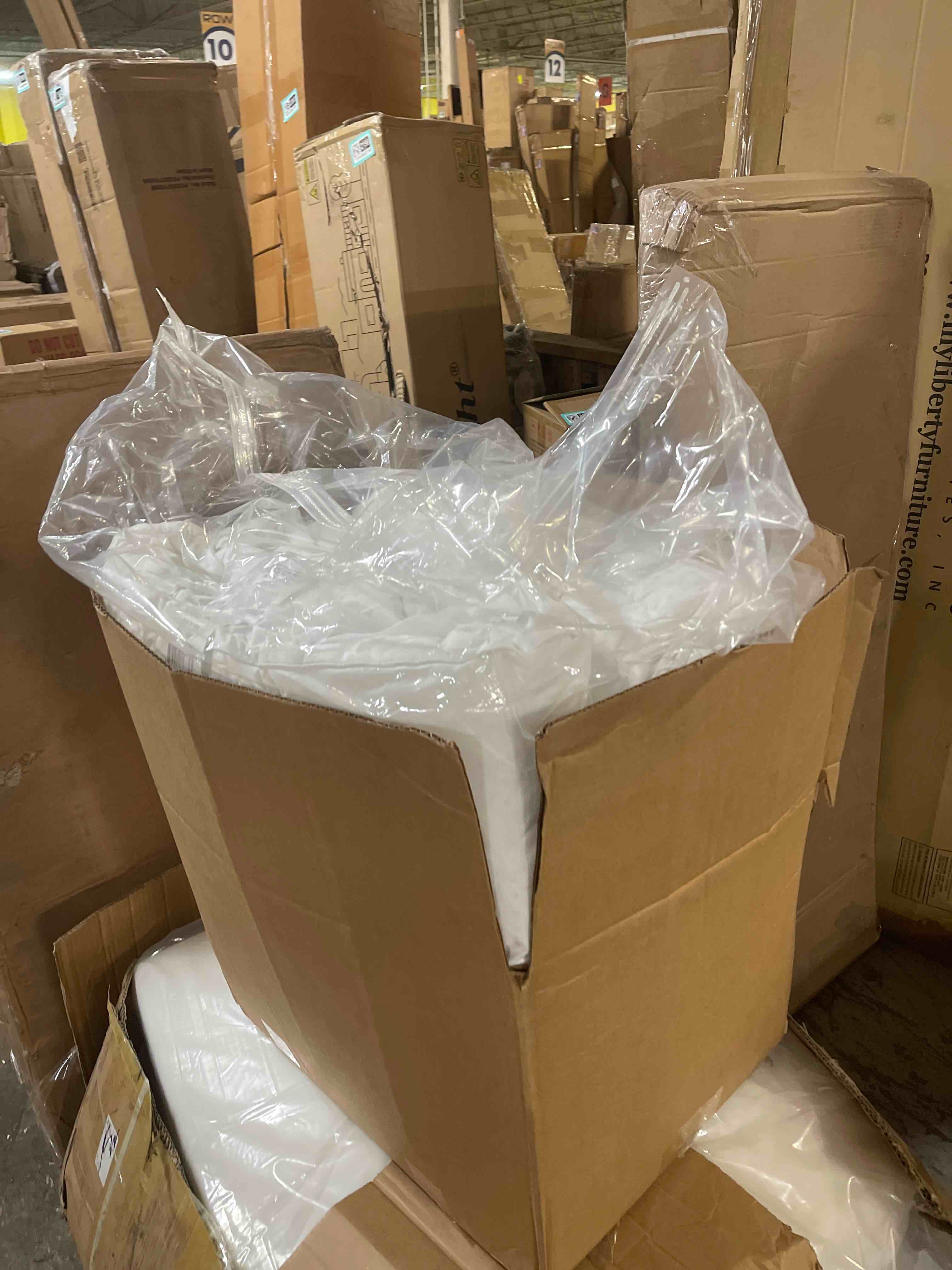https://s3.amazonaws.com/lotting-images-prod/phillipi/PNK4413780_1777487362186.jpeg