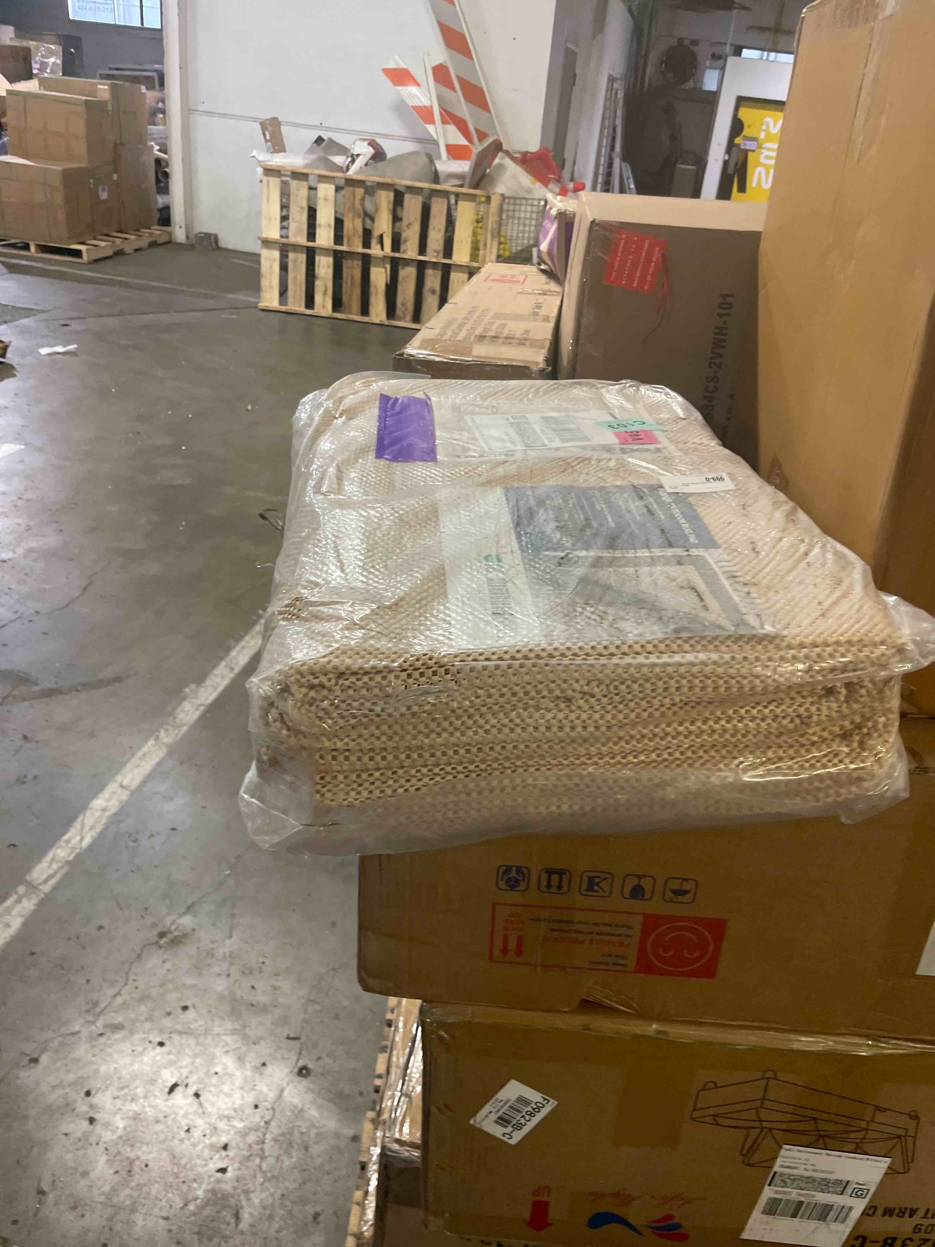 https://s3.amazonaws.com/lotting-images-prod/phillipi/PNK4413885_1777573608804.jpeg