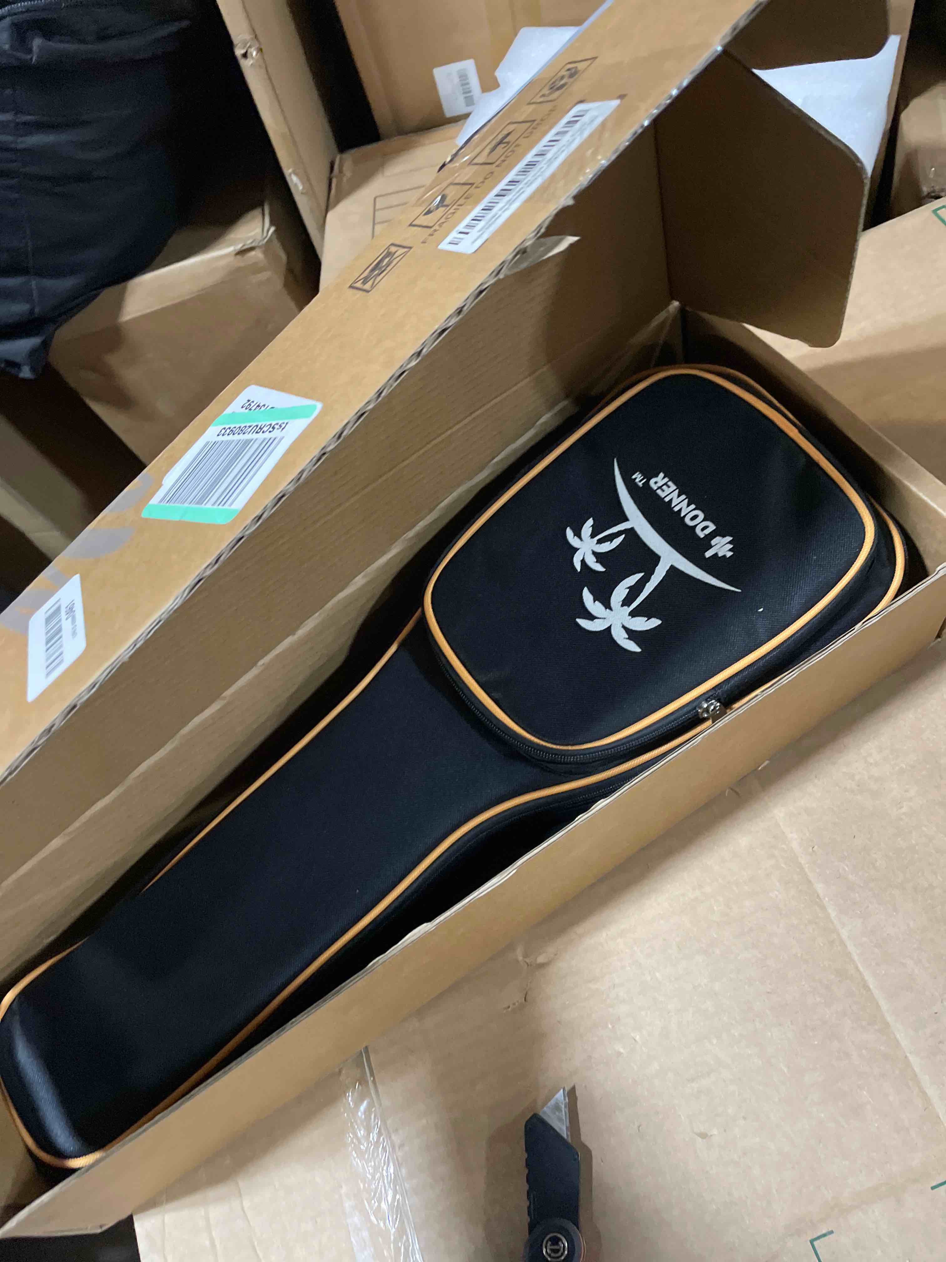 Condition photo showing New/Like New for Donner Soprano Ukulele Mahogany 21 inch Ukelele Beginner Kit Online Lesson Gig Bag Strap Nylon String Tuner Picks Cloth DUS-1 Ukalalee Set Christmas Gift