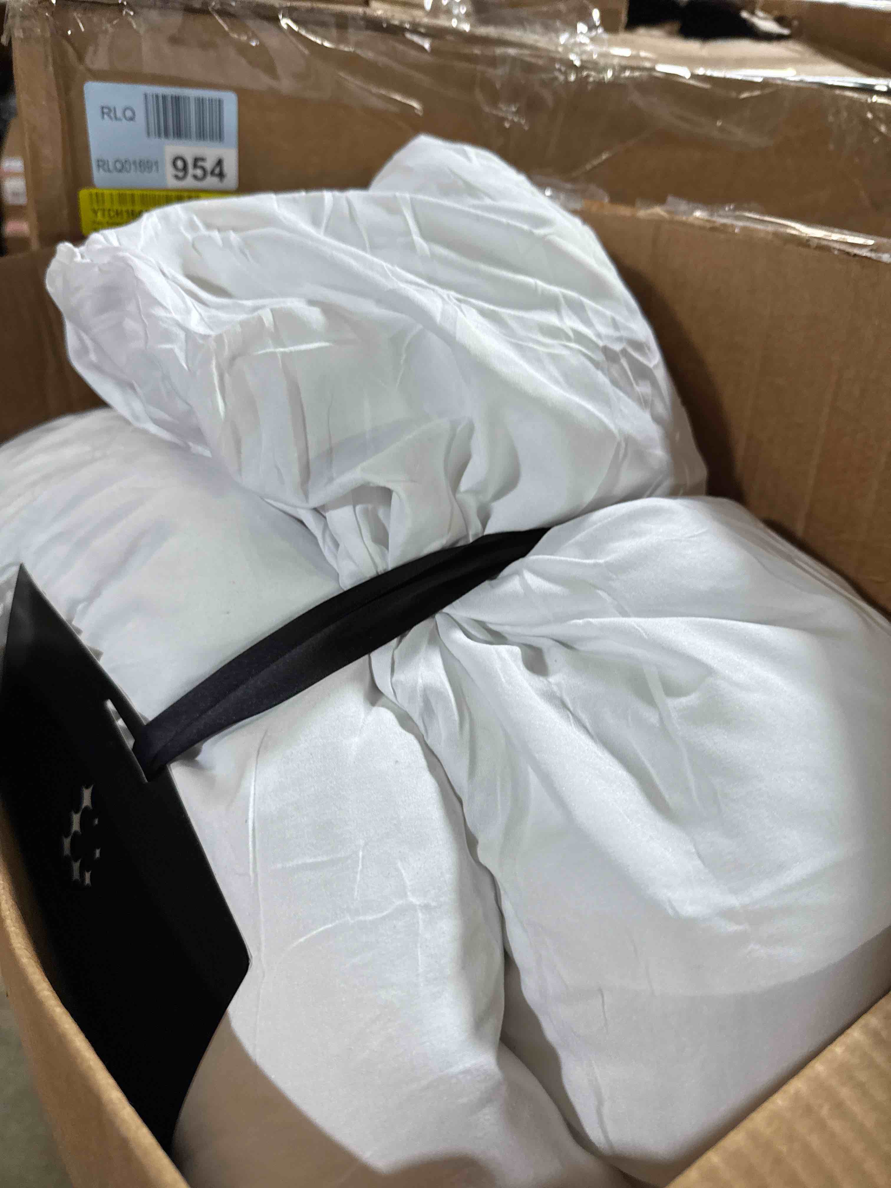 Condition photo showing Good Condition for Belle Microfiber Traditional Comforter Set ( Full)