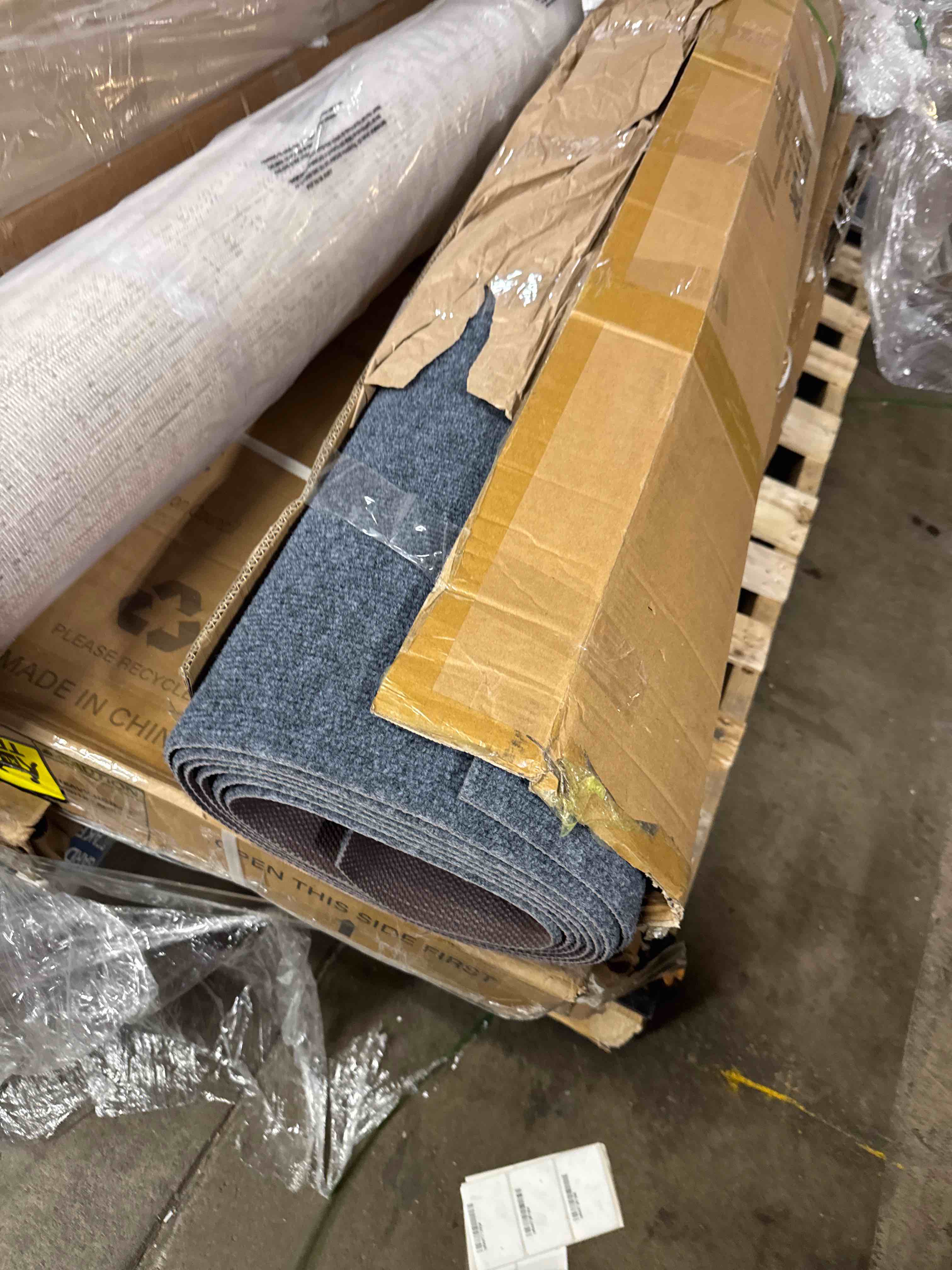 Condition photo showing New/Like New for vevor smoky gray marine carpet 6 ft x 18 ft boat carpet rugs indoor outdoor rugs for patio deck anti-slide tpr water-proof back cut outdoor marine carpeting easy clean outdoor carpet roll