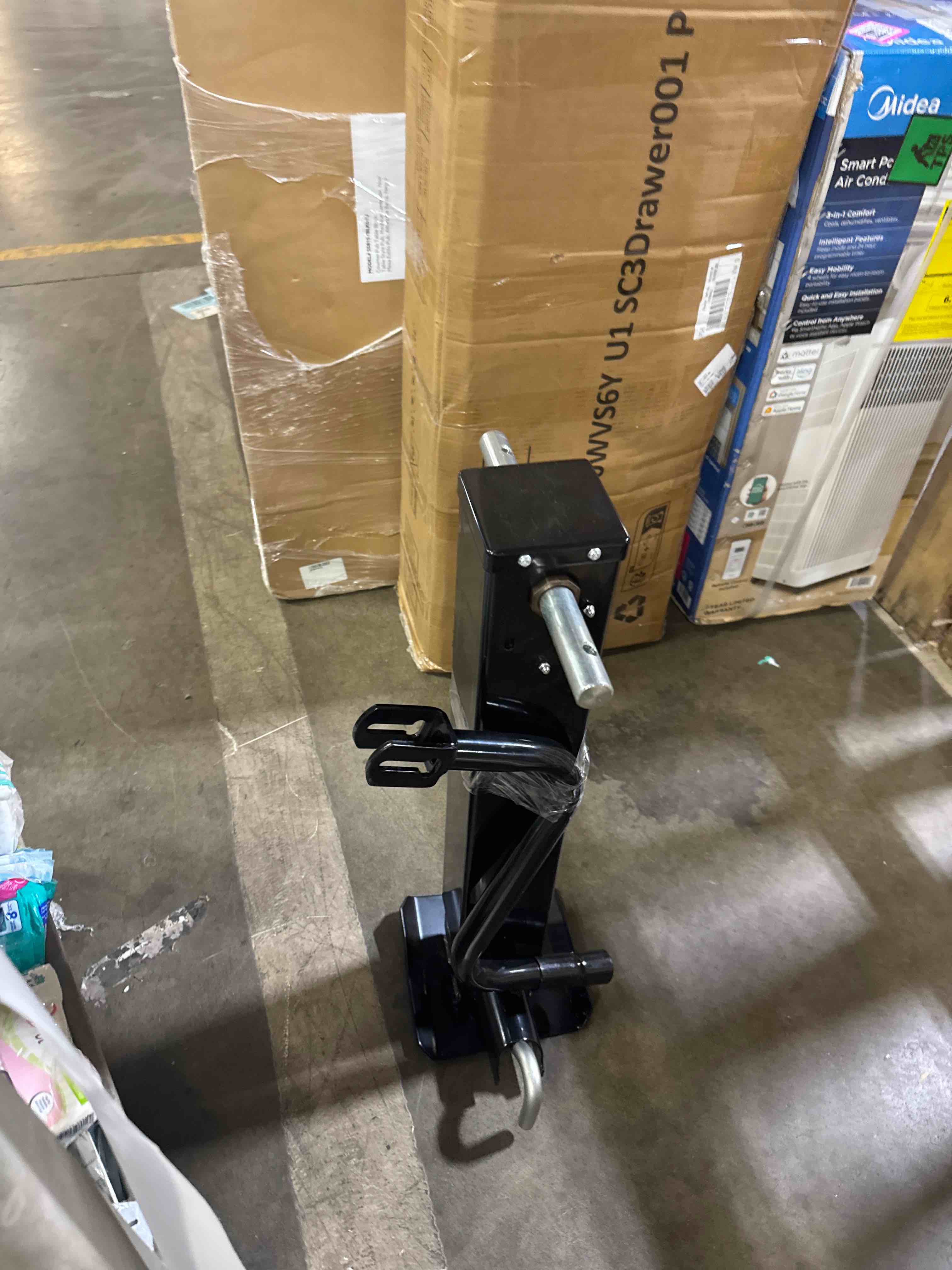 Condition photo showing Good Condition for weld on trailer jack, 12,000 lbs capacity, sidewind crank, heavy-duty square tube, 26 inch travel (black)