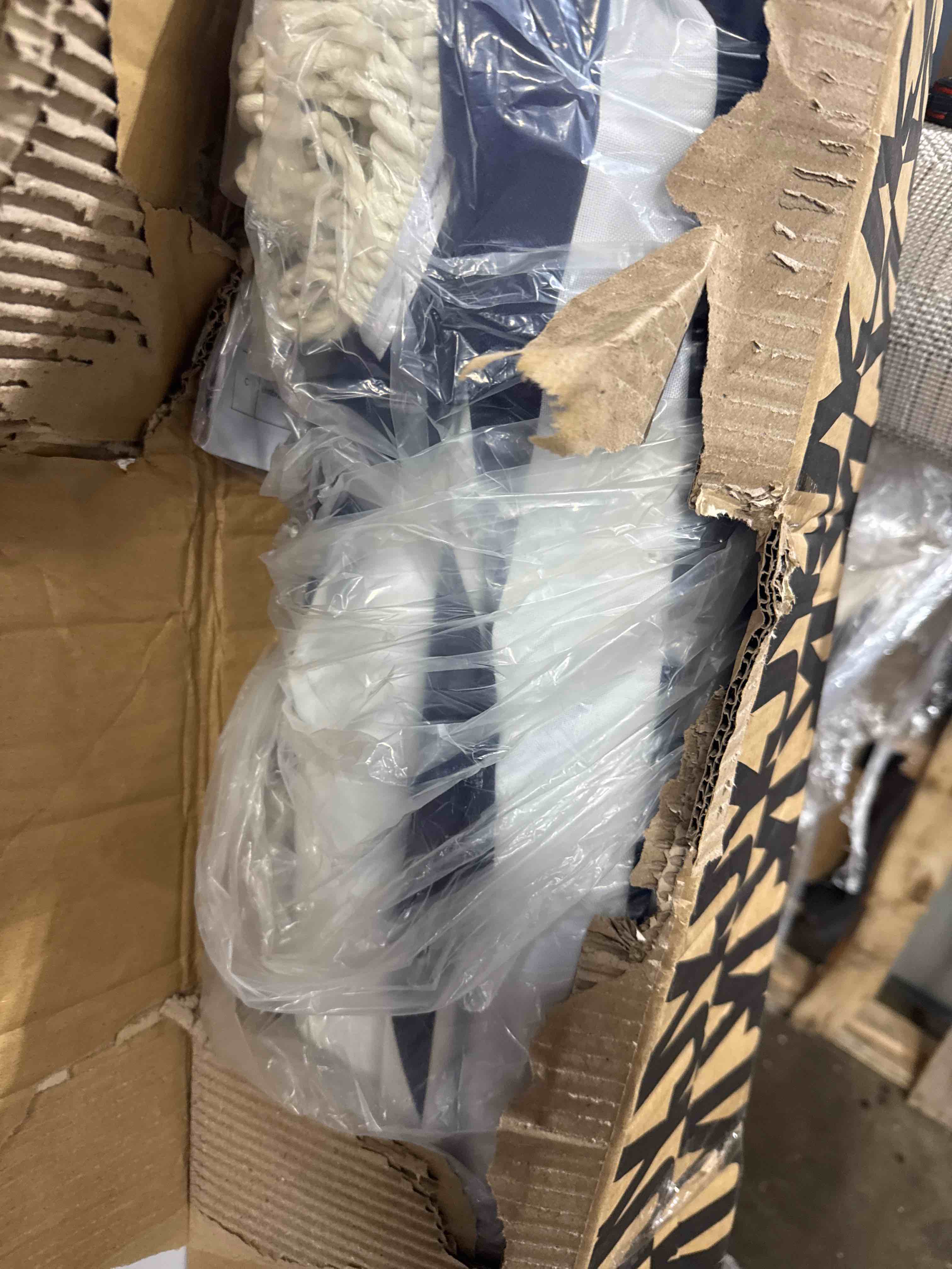 https://s3.amazonaws.com/lotting-images-prod/phillipi/PNK4416219_1777384416772.jpeg
