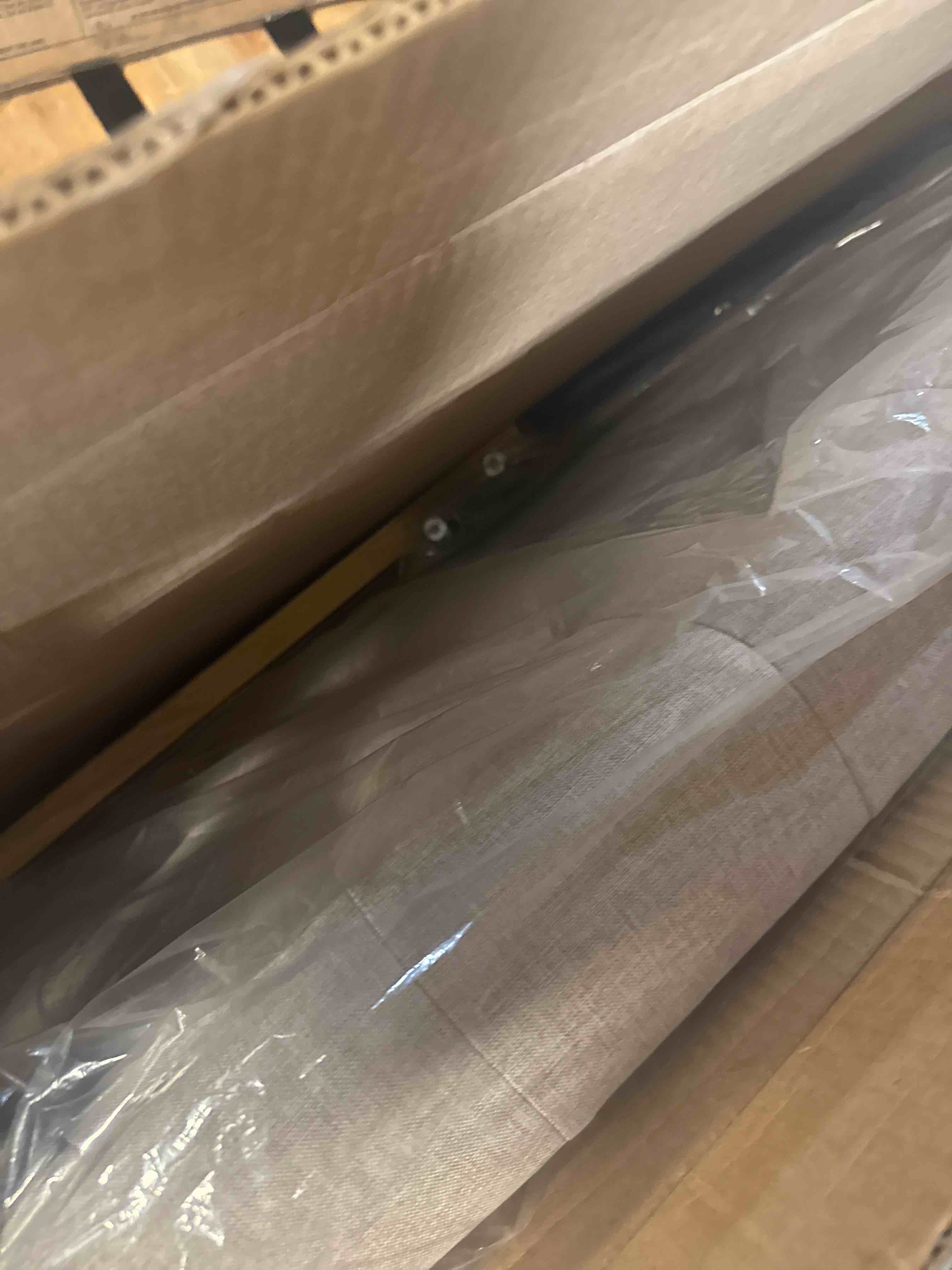 https://s3.amazonaws.com/lotting-images-prod/phillipi/PNK4416255_1777557586825.jpeg