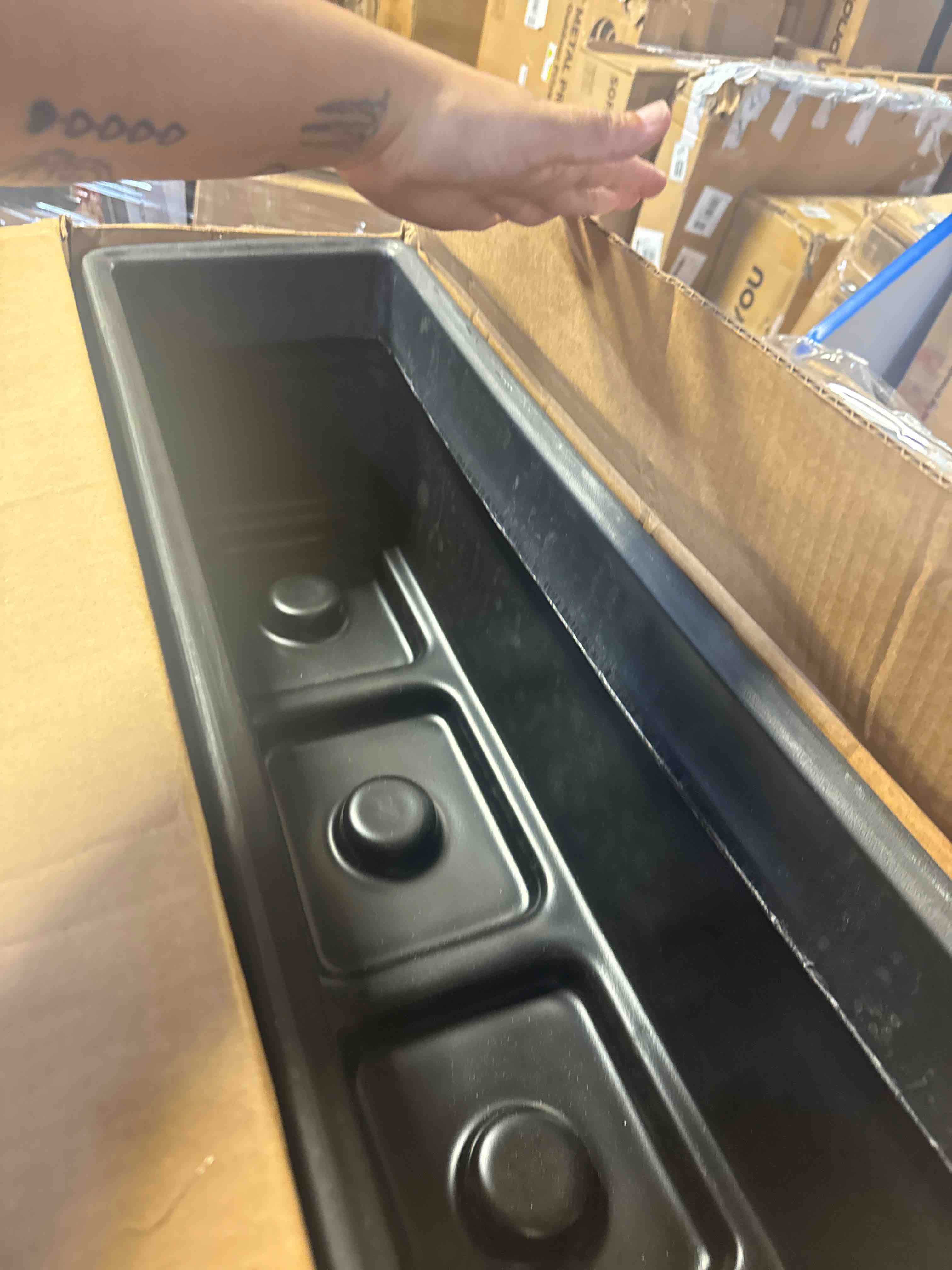 https://s3.amazonaws.com/lotting-images-prod/phillipi/PNK4416260_1777558534573.jpeg