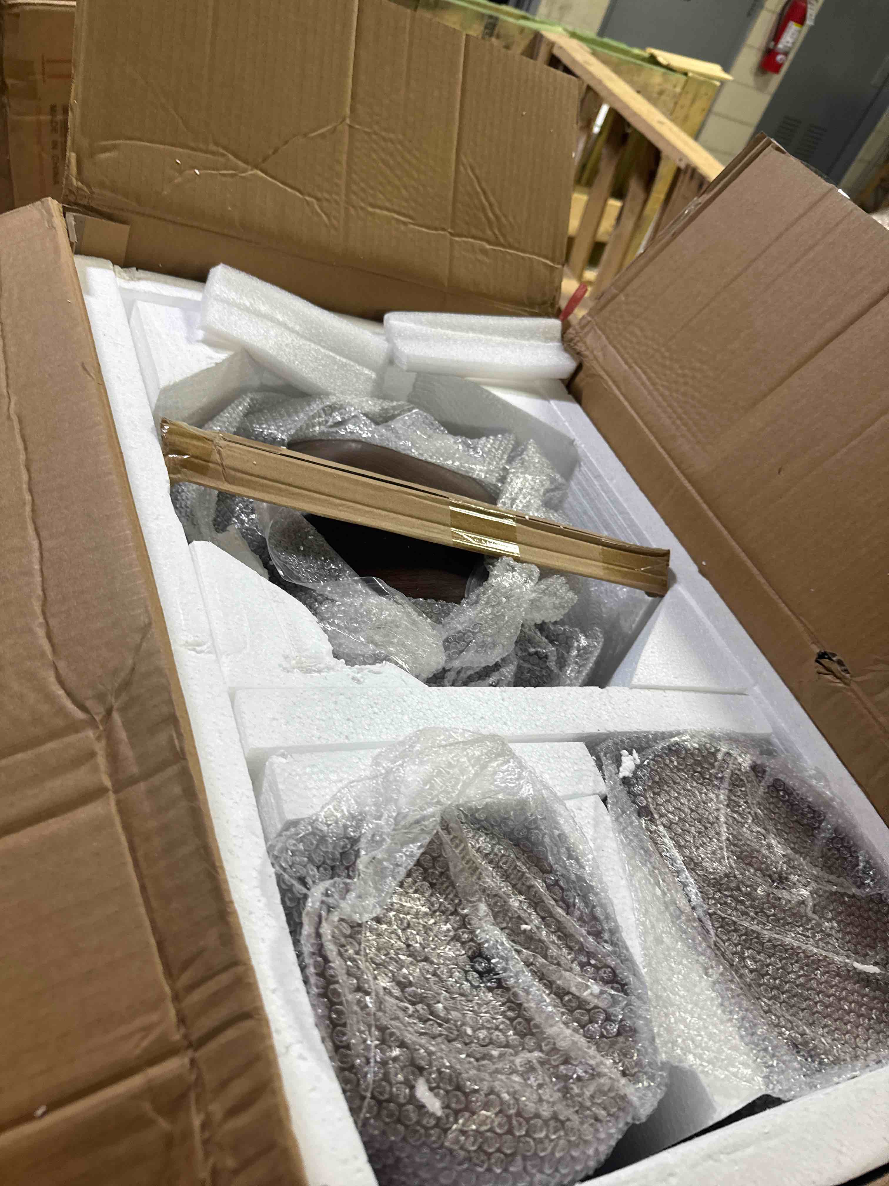 https://s3.amazonaws.com/lotting-images-prod/phillipi/PNK4416298_1777906408108.jpeg