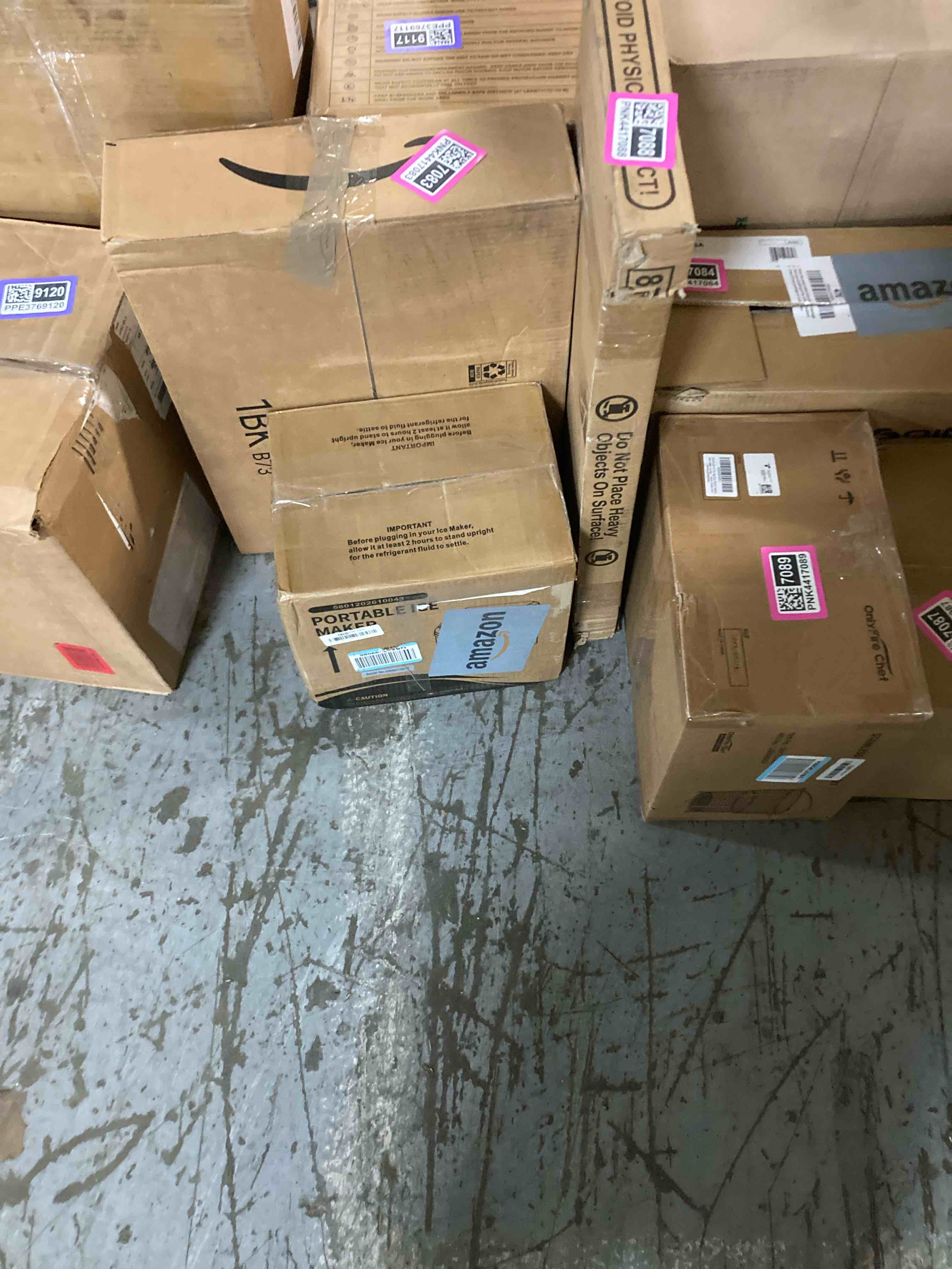 Condition photo showing New/Like New for Countertop Ice Maker Machine, 8 Ice Cubes in 6 mins, 26lb/Day Bullet Ice with 2 Sizes- Portable Mini, Energy Saving & Basket/Scoop for Home/Party/Travel/Camping/Bar,Grey Grey 26Lbs/24H