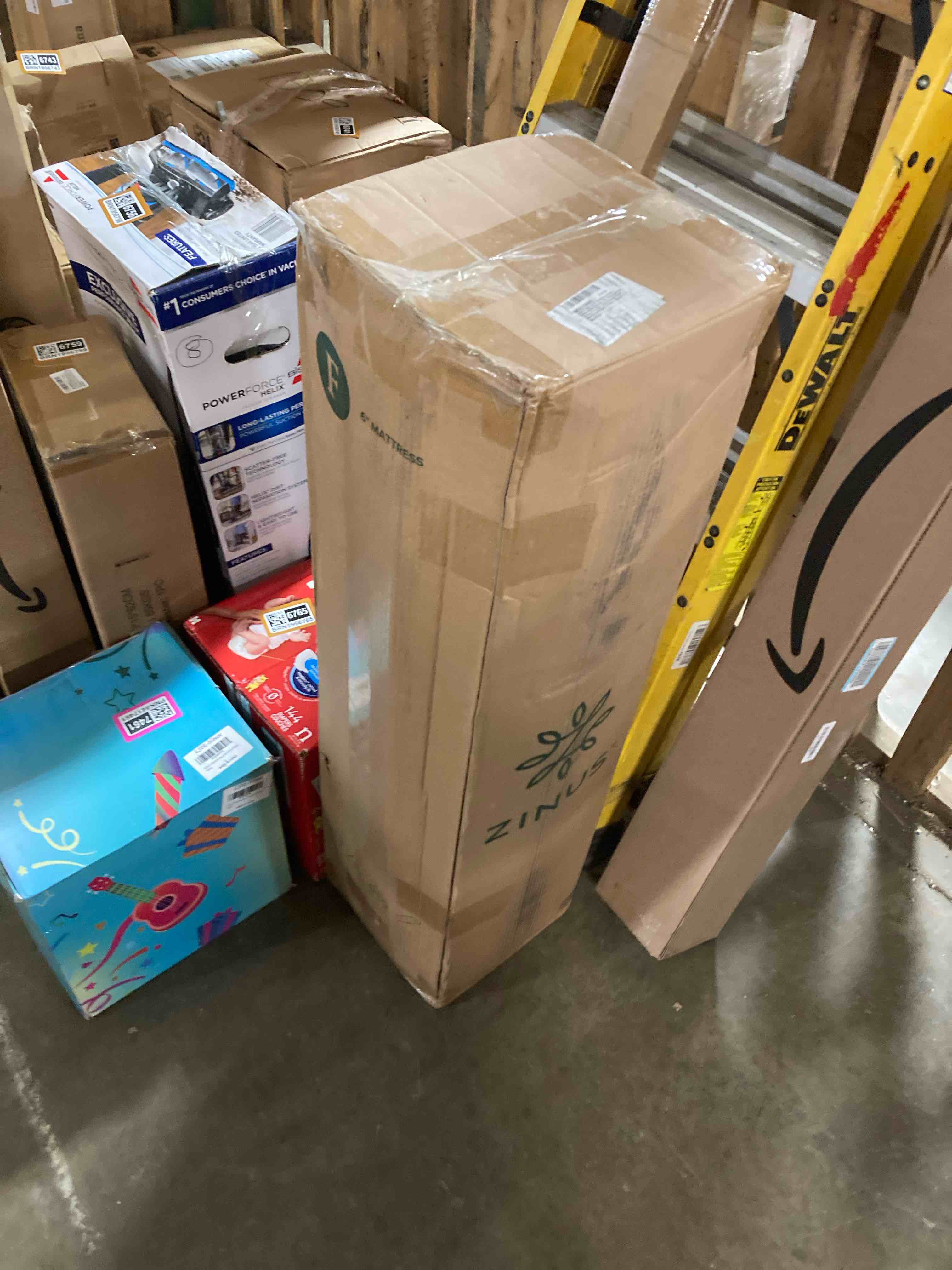 Condition photo showing New/Like New for ZINUS 6 Inch Foam and Spring Hybrid Mattress [New Version], Twin, Medium Firmness, Durable Support, Certified Safe Foams & Fabric, Mattress in A Box White Twin 6" New Small Box