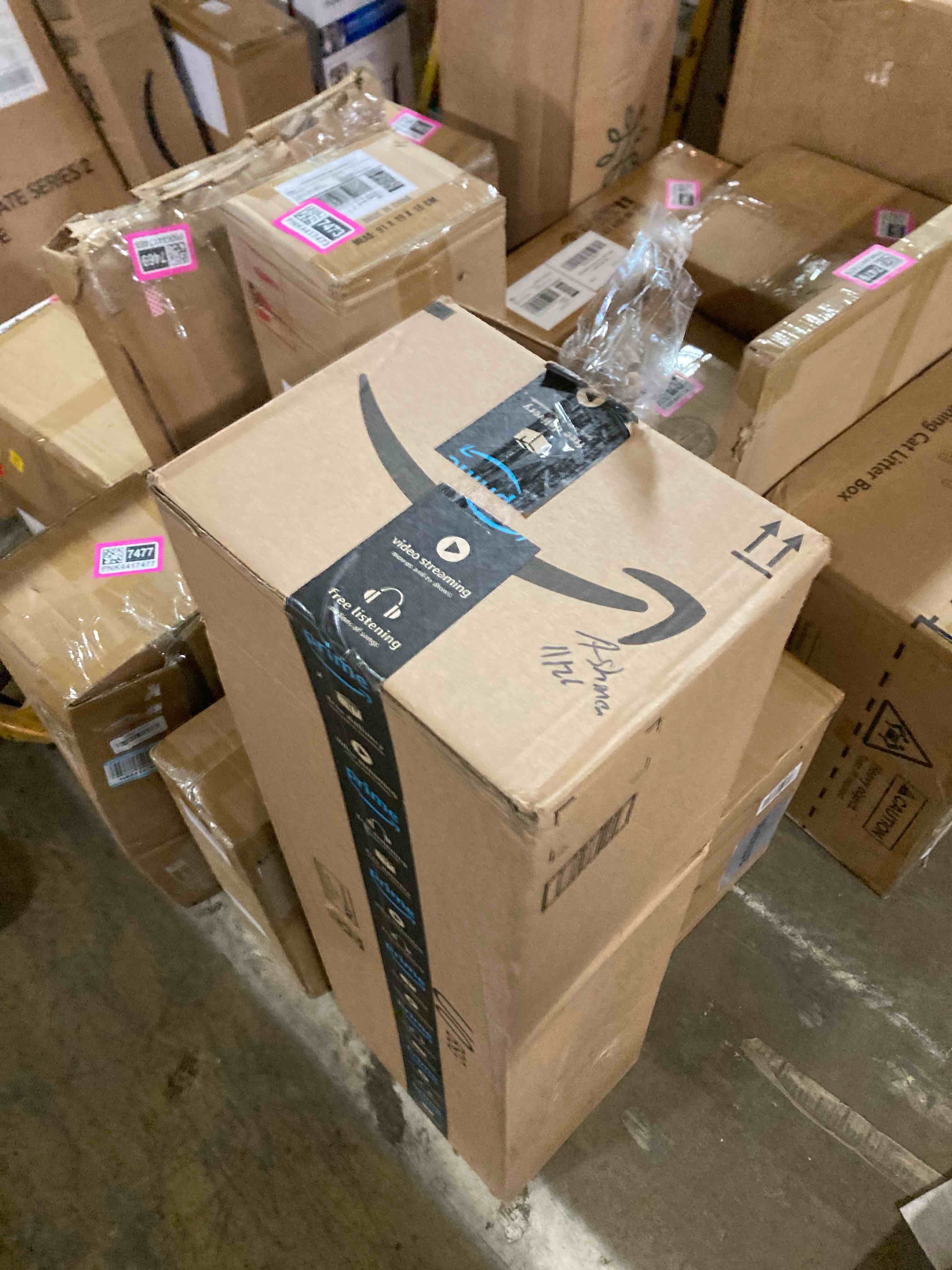 Condition photo showing New/Like New for 61 keys keyboard piano, Electronic Digital Piano with Built-In Speaker Microphone, Sheet Stand and Power Supply, Portable piano Keyboard Gift Teaching for Beginners Black