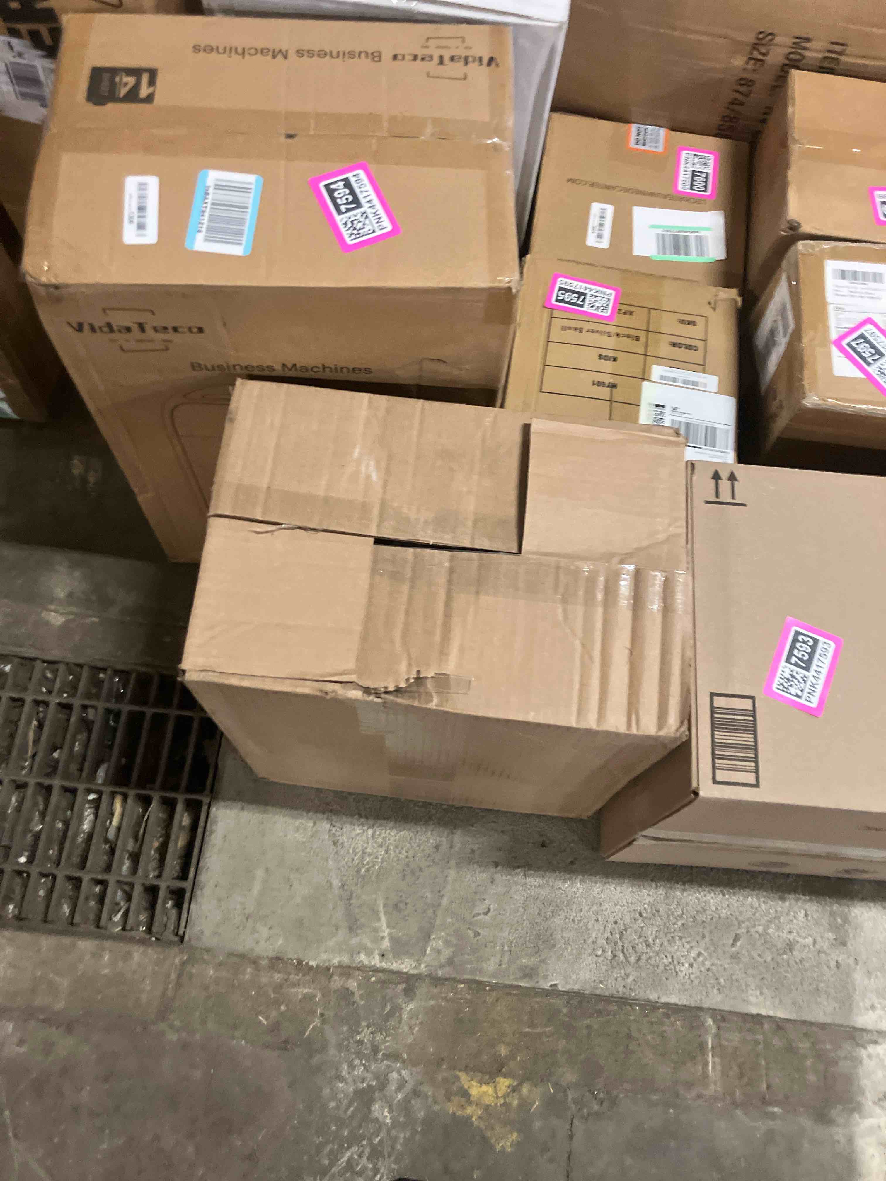 Condition photo showing New/Like New for Rubbermaid Roughneck Tote 3 Gal Storage Container  Black/Gray (6 Pack)