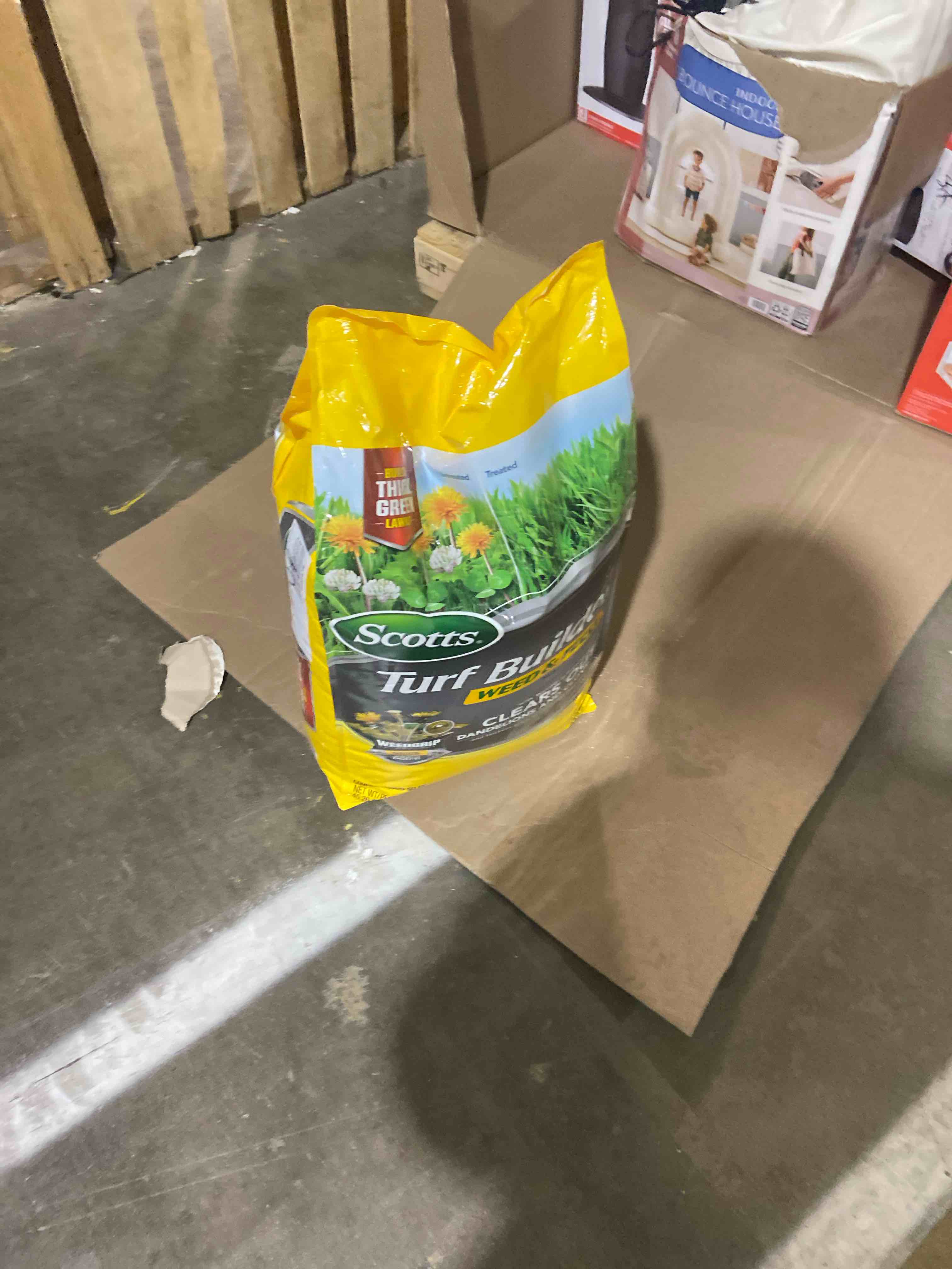 Condition photo showing New/Like New for Scotts 16,000 Sq Ft Turf Builder Weed & Feed