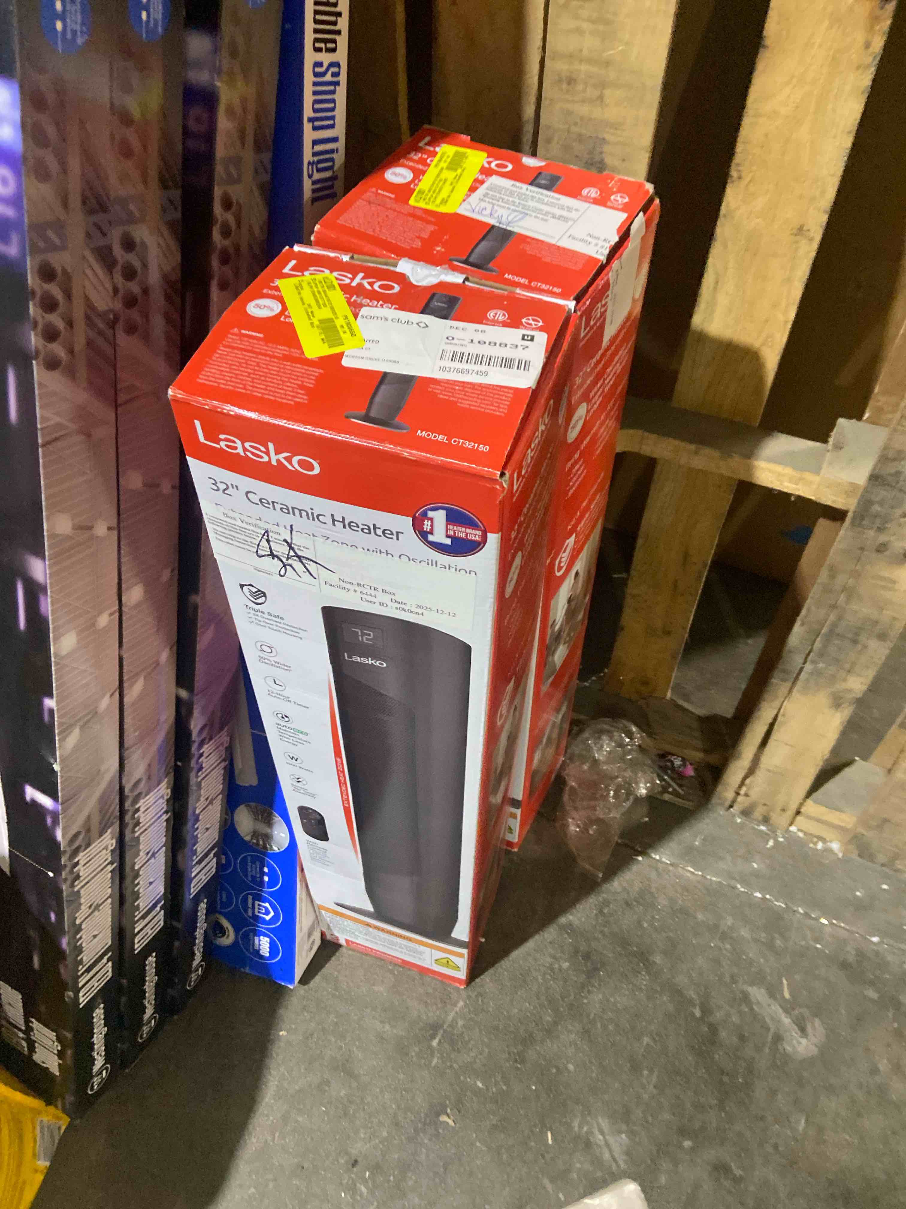 Condition photo showing New/Like New for Lasko 32  Oscillating Ceramic Tower Space Heater with Remote