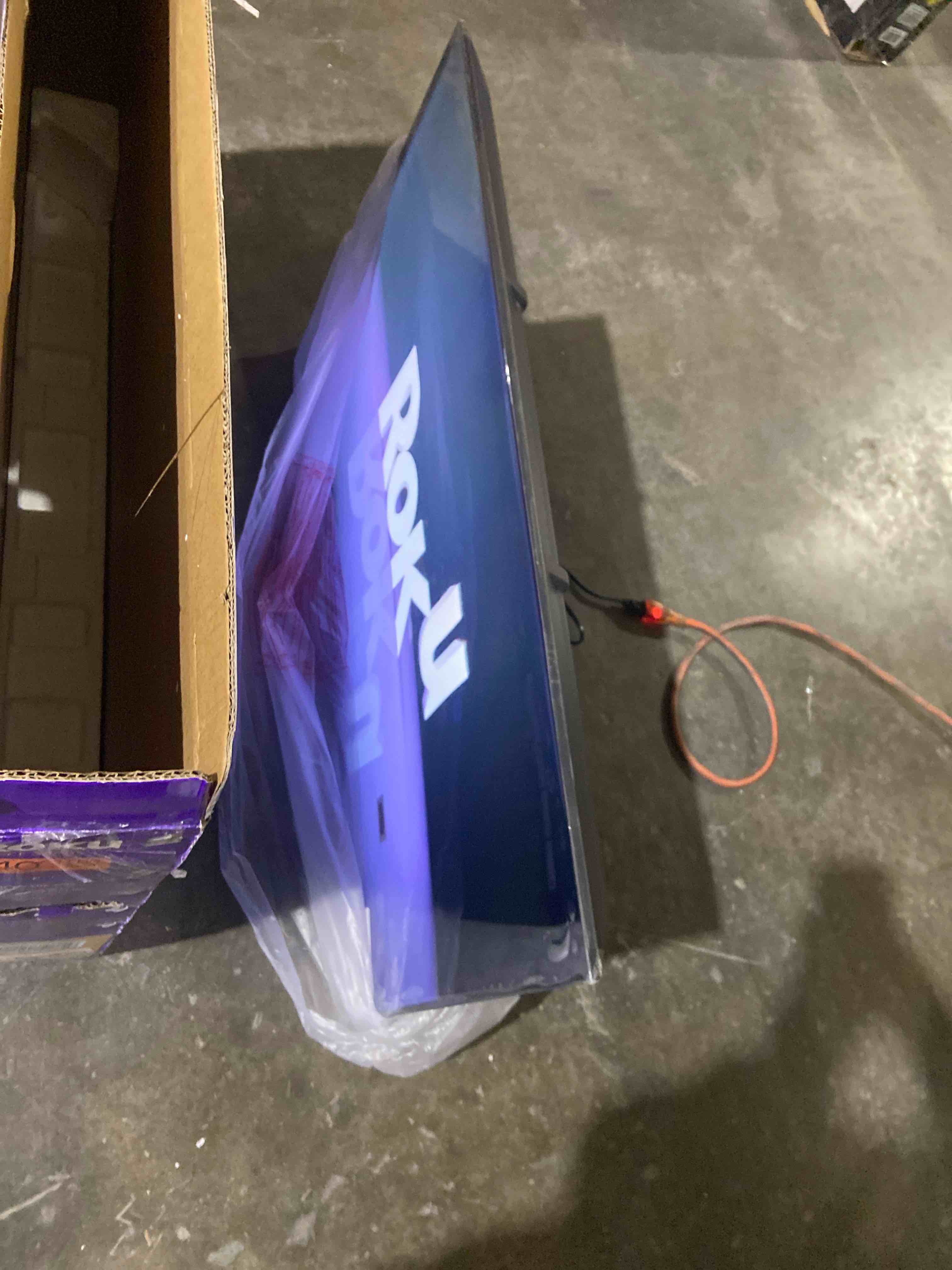 Condition photo showing New/Like New for Roku 40" Select Series 1080p Full HD Smart Roku TV with Roku TV Remote: Wi-Fi, LED