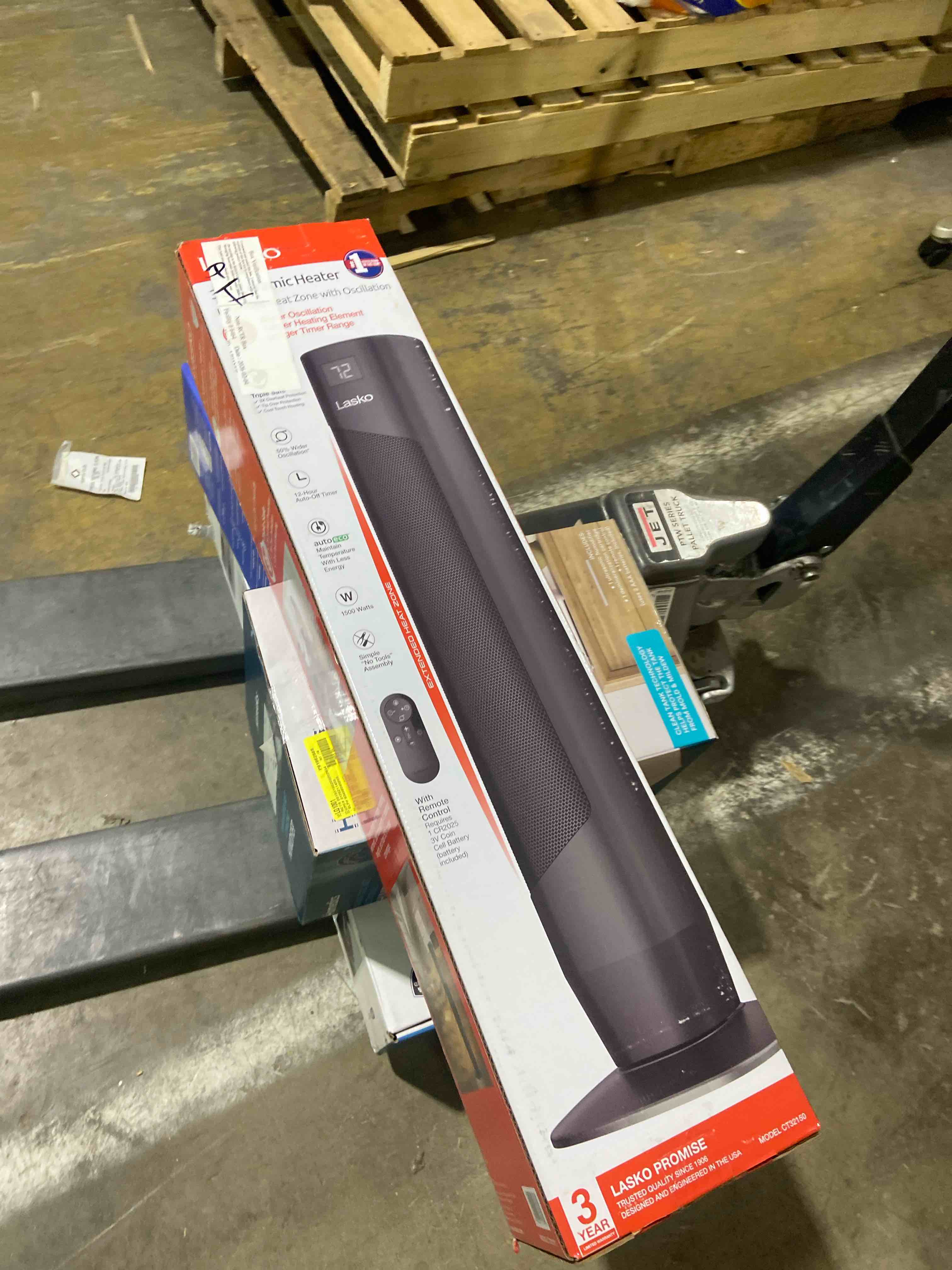 Condition photo showing Good Condition for Lasko 32  Oscillating Ceramic Tower Space Heater with Remote