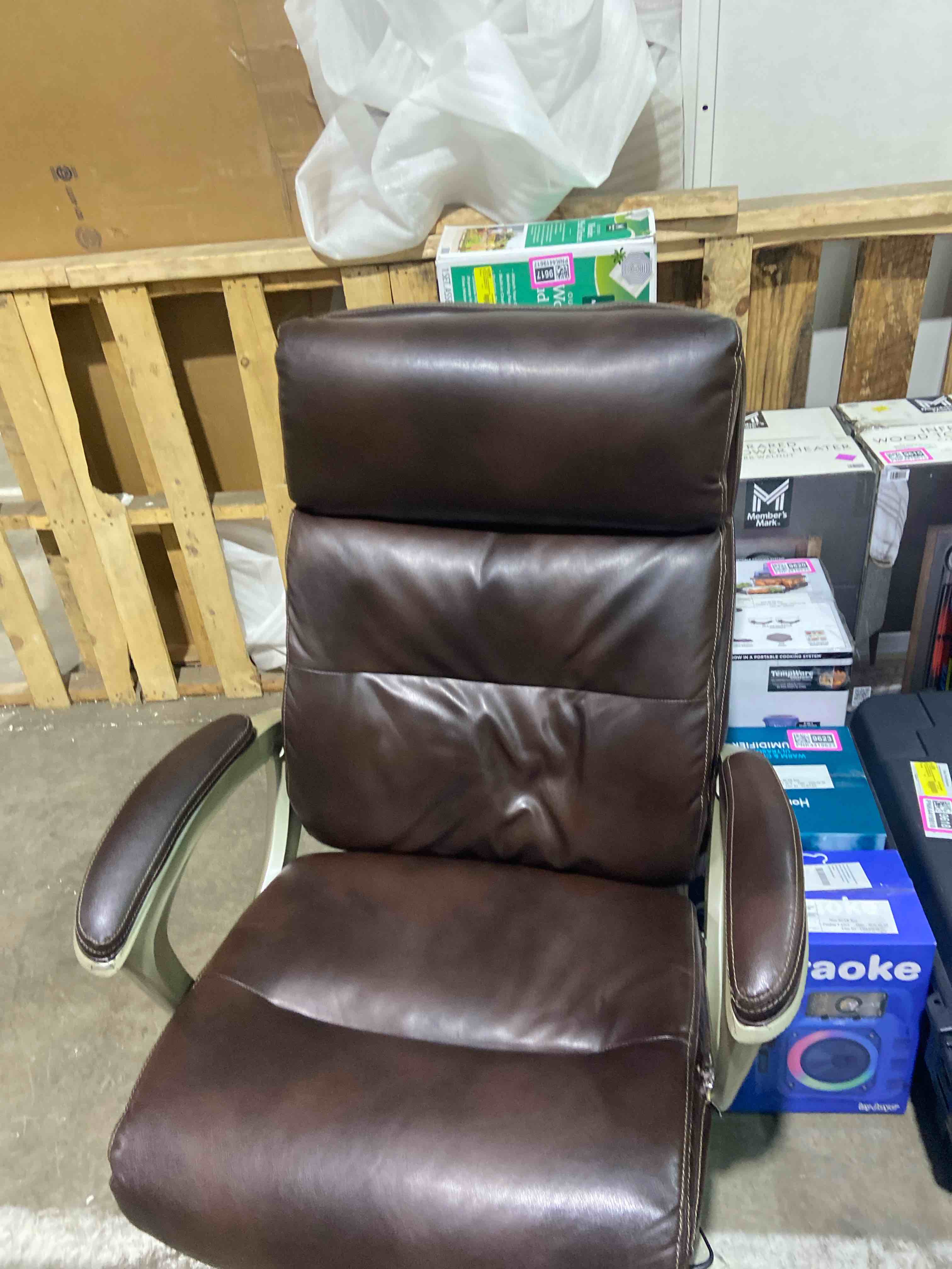 Condition photo showing New/Like New for La-Z-Boy Varnell Big & Tall Executive Chair