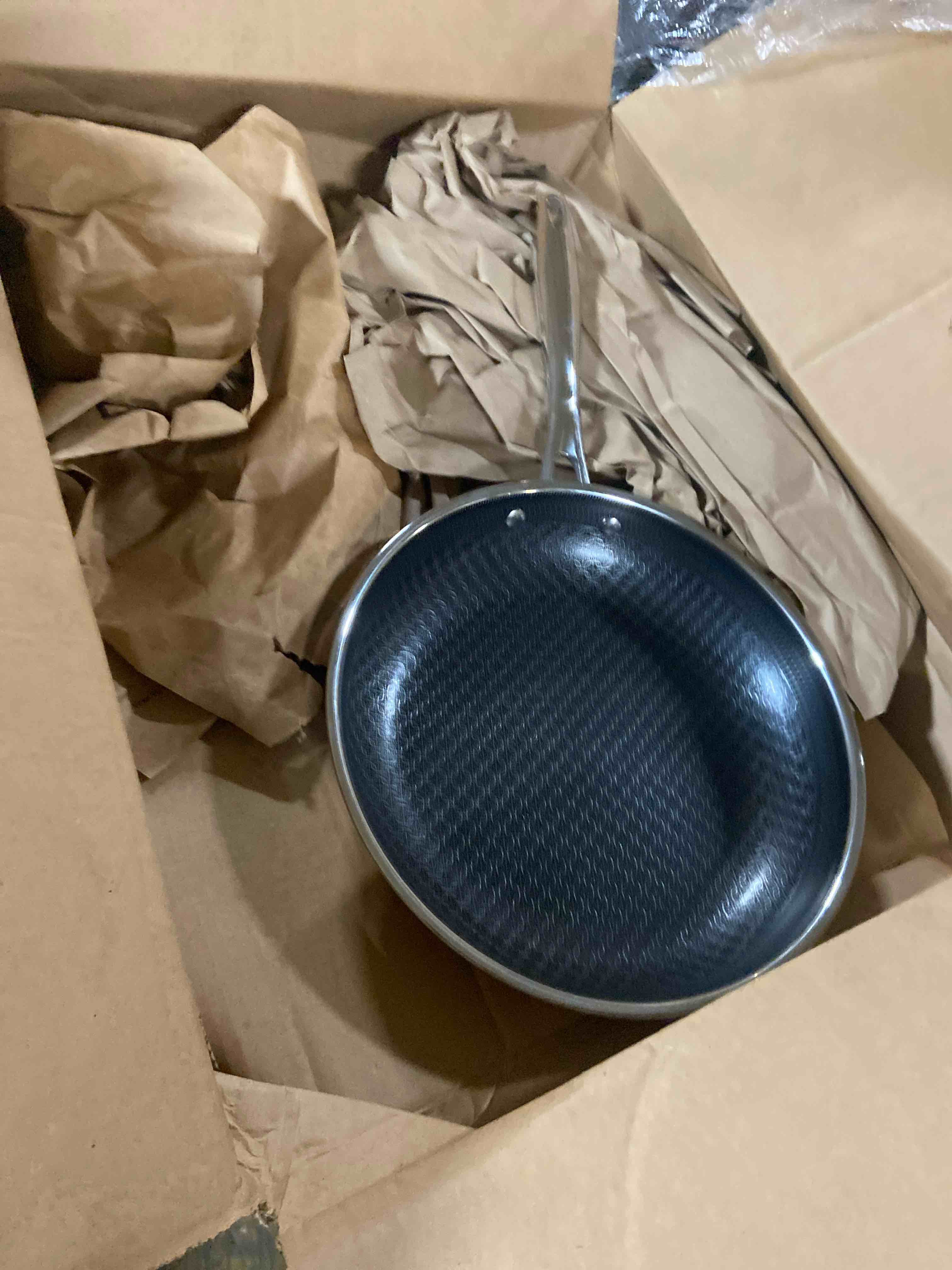 Condition photo showing New/Like New for Innerwell Stainless Steel Frying Pan 8 Inch Nonstick Honeycomb Coatings Skillet for Eggs & Omelettes-Non Toxic Healthy Kitchen Cooking Pan Compatible with All Cooktops Pan 8-inch