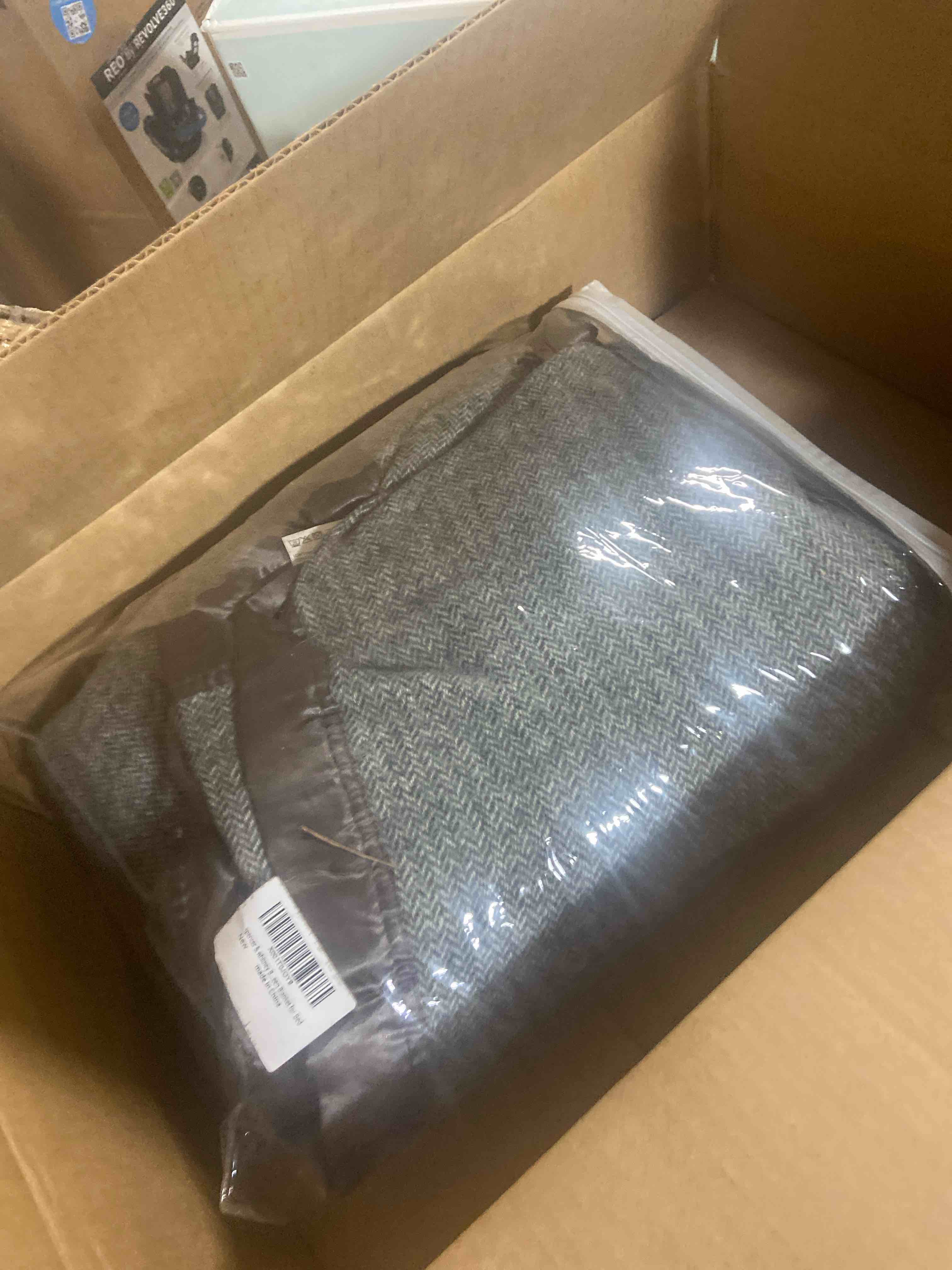 Condition photo showing New/Like New for Spencer & Whitney Bed Throws - Wool Herringbone Throw Blanket, Grey, Queen Size 70.86IN*90.55IN Grey
