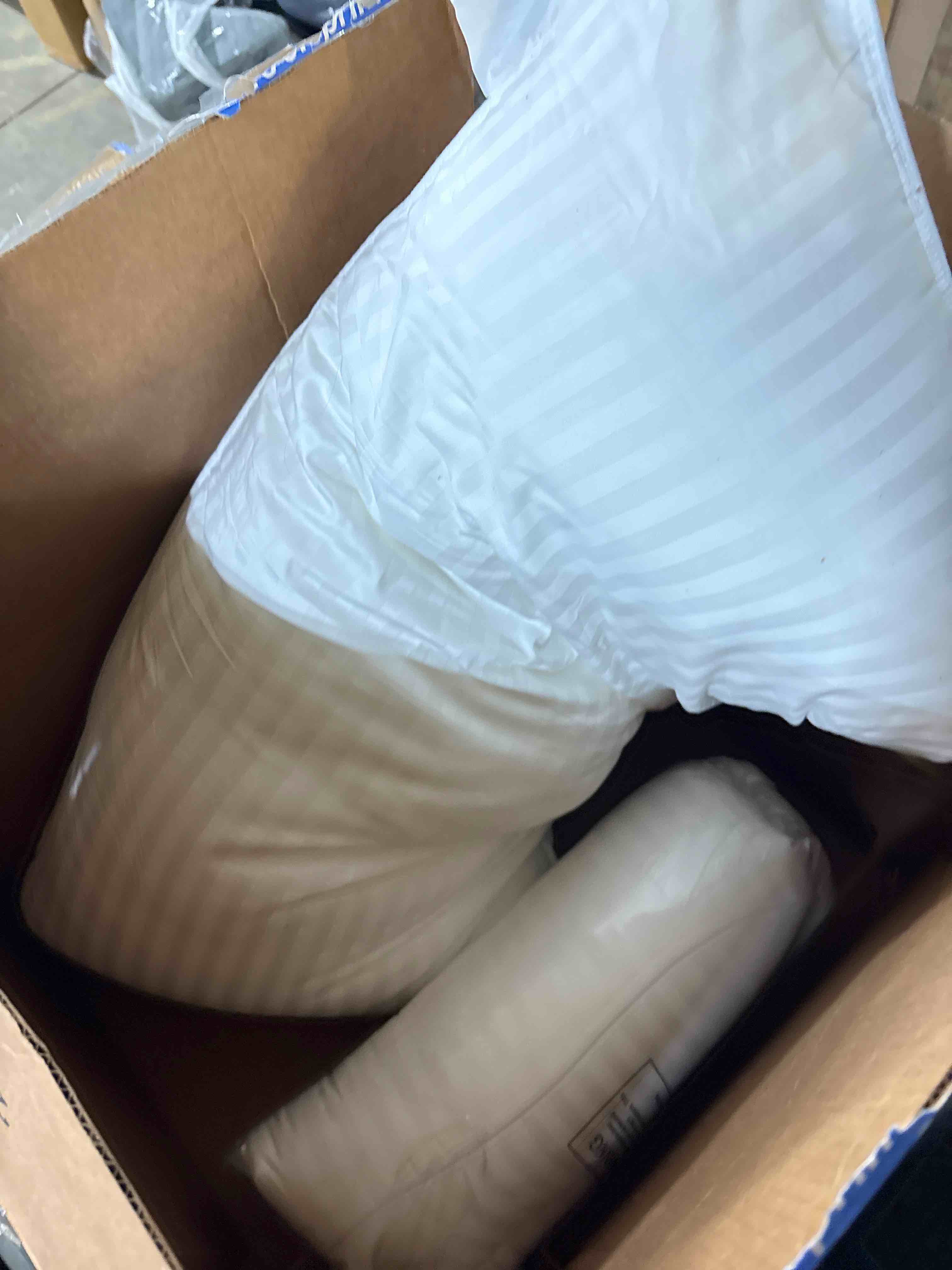 Condition photo showing New/Like New for Beckham Hotel Collection Bed Pillows King Size Set of 2 - Down Alternative Pillow for Back, Stomach or Side Sleepers