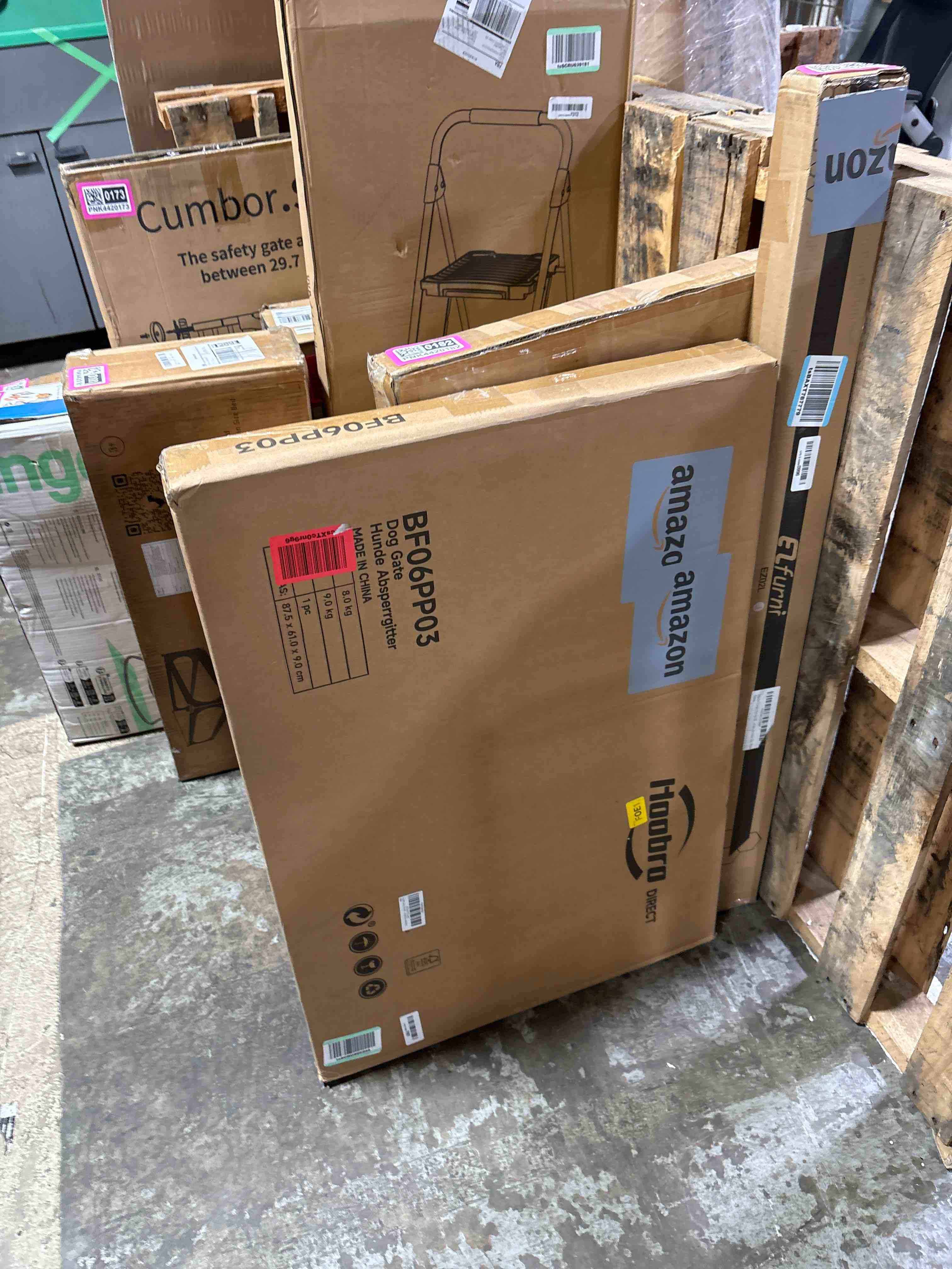 Condition photo showing New/Like New for HOOBRO Indoor Dog Gate with Support Feet, Freestanding Pet Gate for Doorway, Stairs, 31.5 inch 3 Panels, Folding Dog Fence, 360° Hinge for Easy Access, Sturdy Iron Pipe, Rustic Brown BF06PP03 61.4"L x 31.5"H