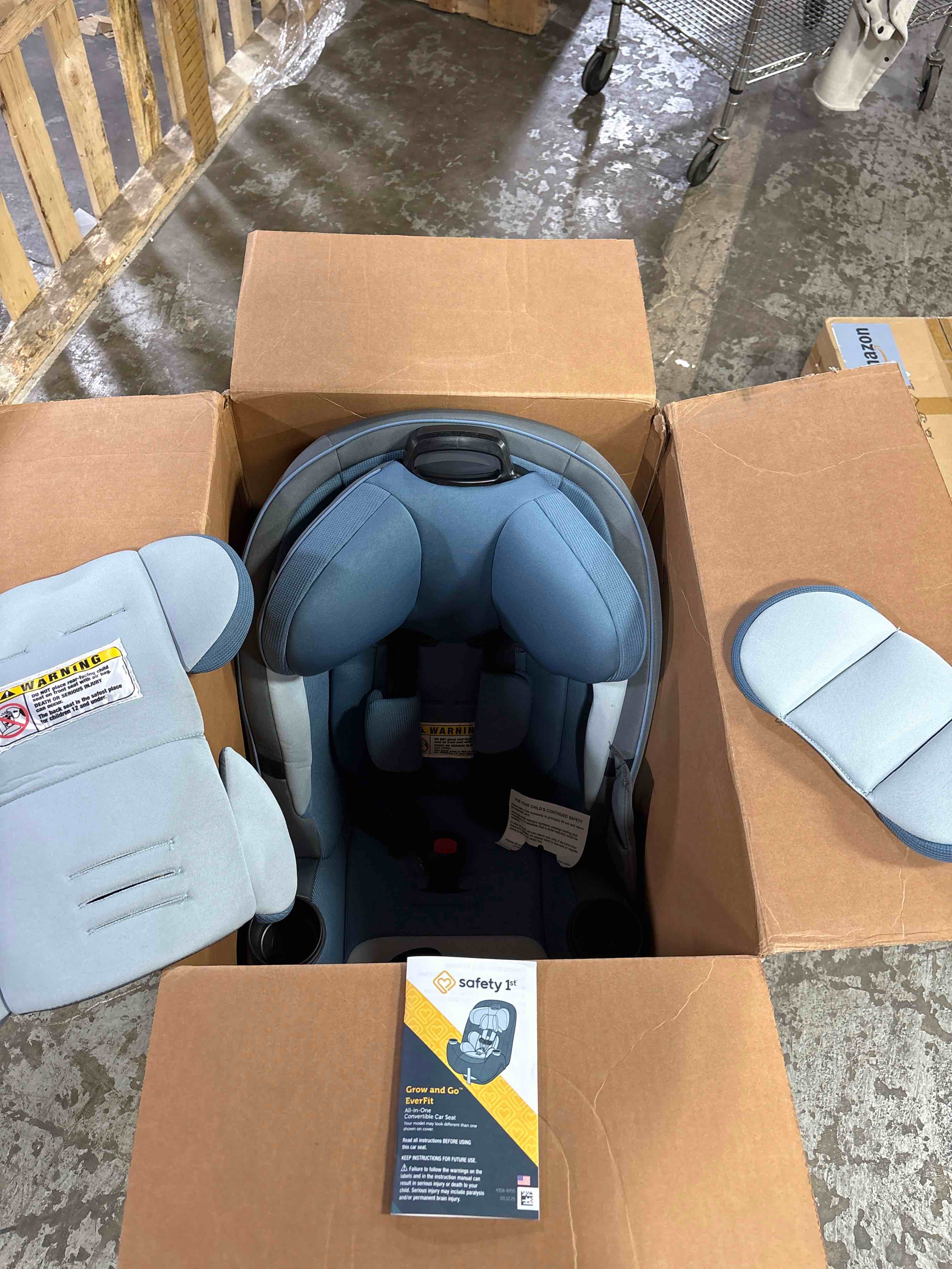 Condition photo showing New/Like New for Safety 1st Grow and Go All-in-One Slim Convertible Car Seat, Rear Facing, 5-40 lbs, Forward Facing (30–65 lbs), High Back Booster Seat 40-100 pounds, Alaskan Blue