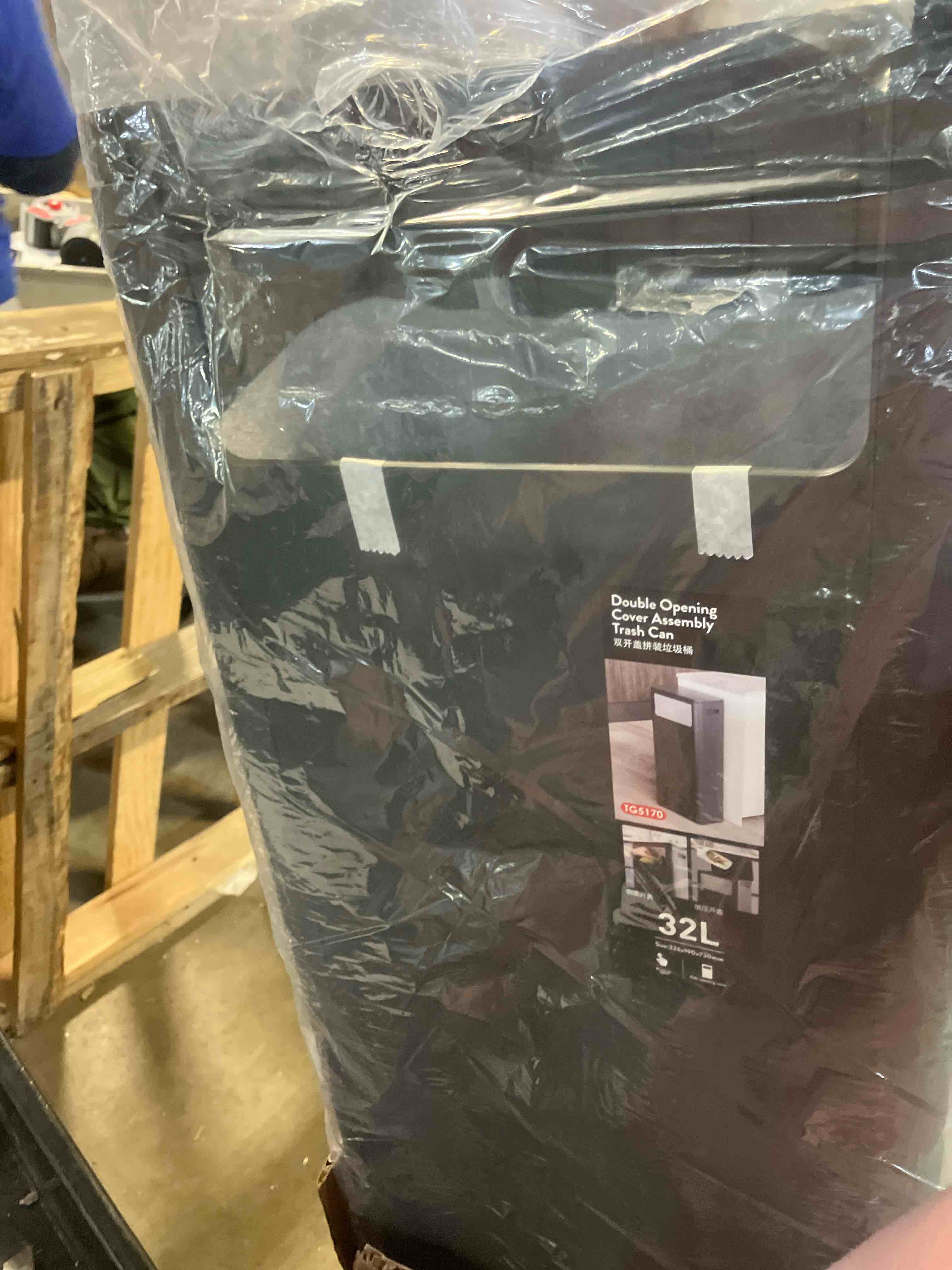 Condition photo showing New/Like New for WanWanKa Trash Can with Lid, Large Tall 8 Gallon Commercial Trash Can, Plastic Waste Bin with Press top Lid, White Garbage Can Suitable for Kitchen, Bathroom, Bedroom, Living Room, Office(Black)