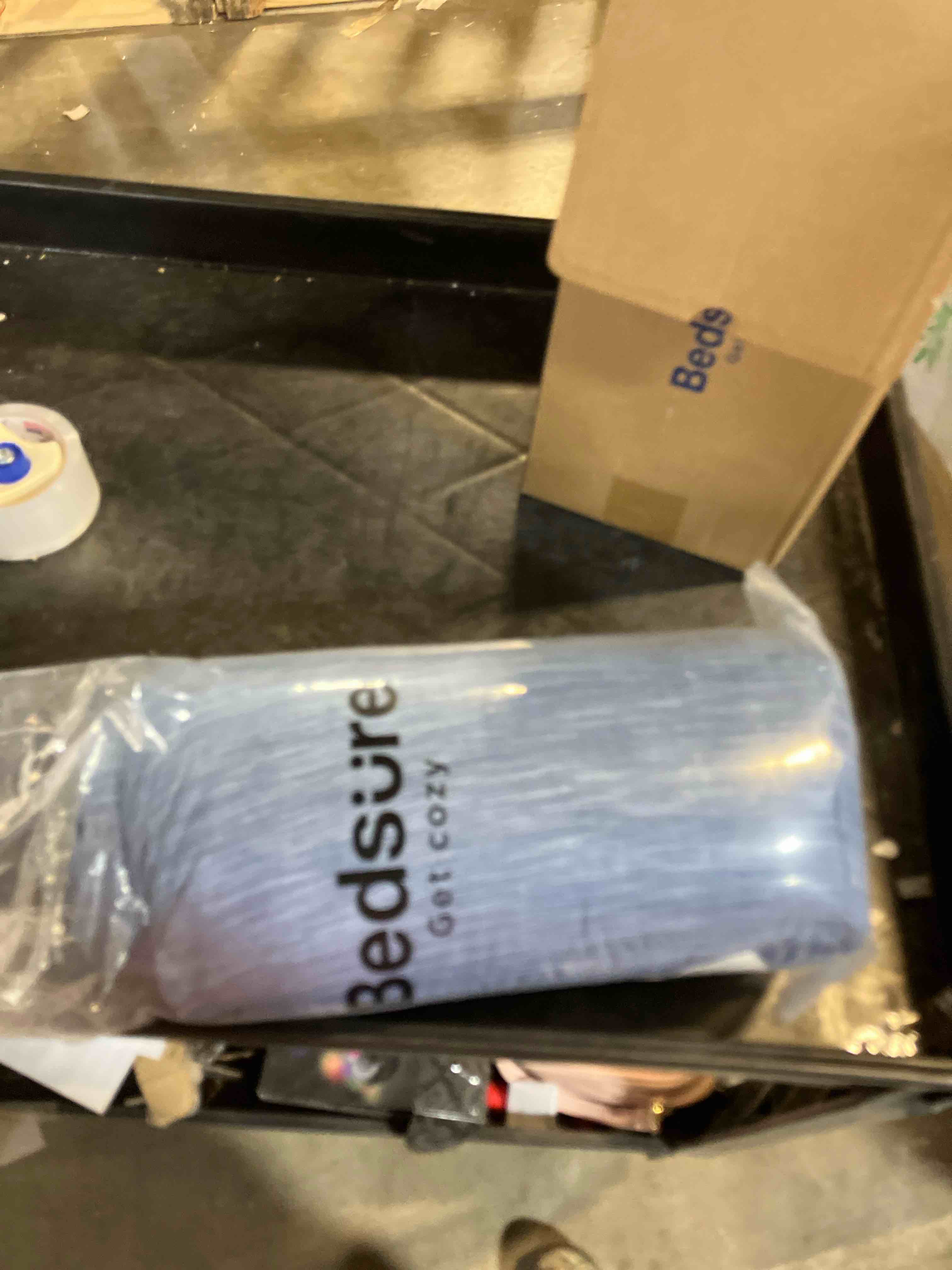 Condition photo showing New/Like New for Bedsure Twin/Twin XL Comforter Set - Infinity Blue Soft Bedding for All Seasons, Cationic Dyed Bed Set, 2 Pieces, 1 Twin Size Comforter (68"x88") and 1 Pillow Sham (20"x26"+2")