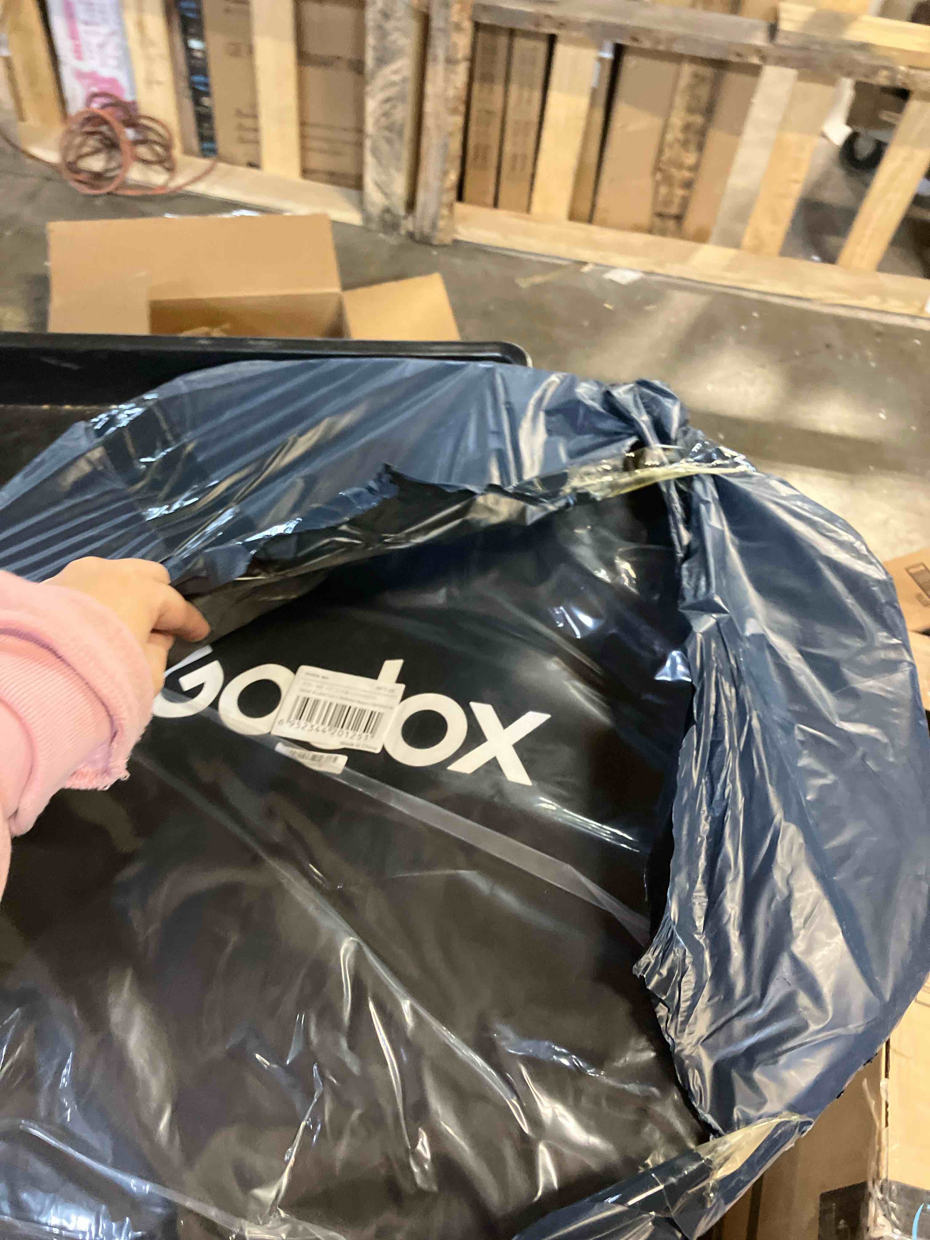 Condition photo showing New/Like New for Godox 24?x36?/60x90cm Collapsible Photography Light Reflector, 5-in-1 Oval Multi Disc Diffuser with Carrying Bag - Gold, Silver, Black, White, Translucent for Video Studio Outdoor Lighting