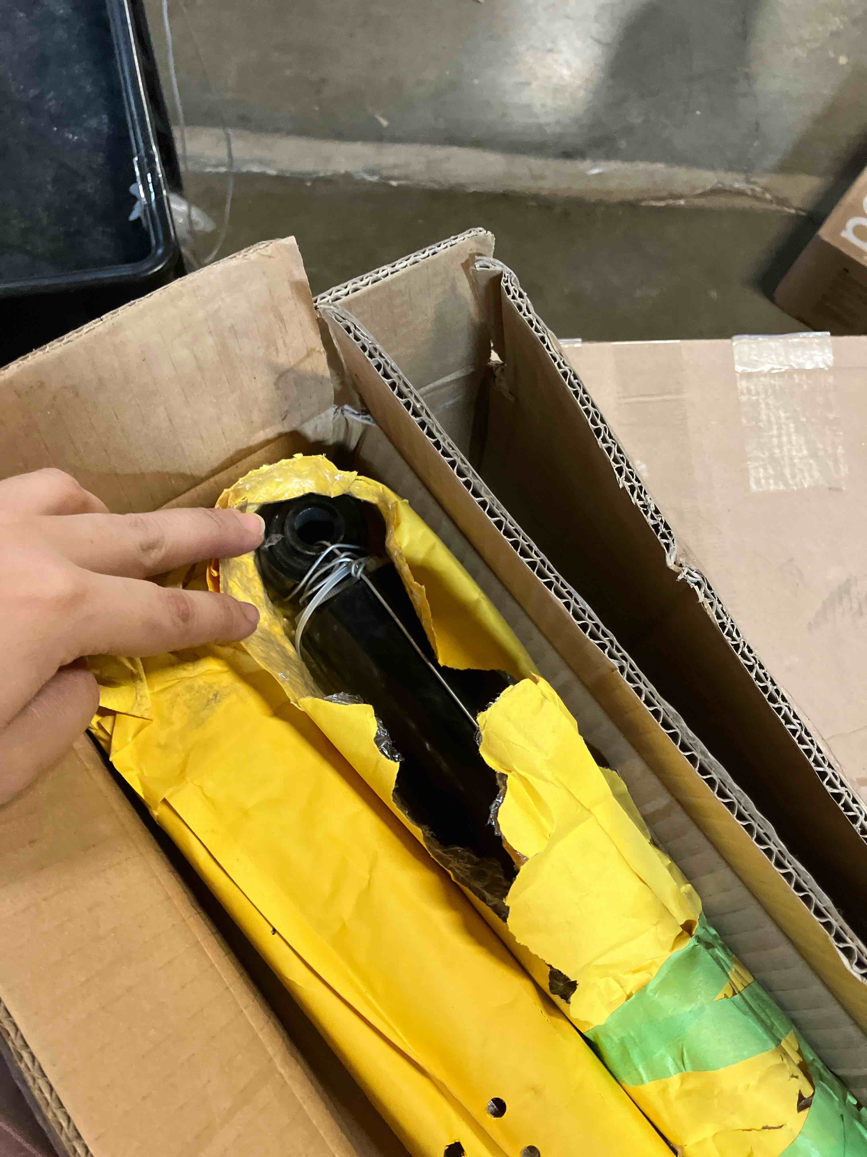 Condition photo showing Good Condition for Shocks,ECCPP 4x Front Rear Shocks Absorbers for Chevy/for GMC fits 2002-2006 for Chevy Avalanche 1500/for Chevy Suburban 1500/C-hevy Tahoe/G-MC Yukon/G-MC Yukon XL 1500 344381 344384 Auto Shocks Sets