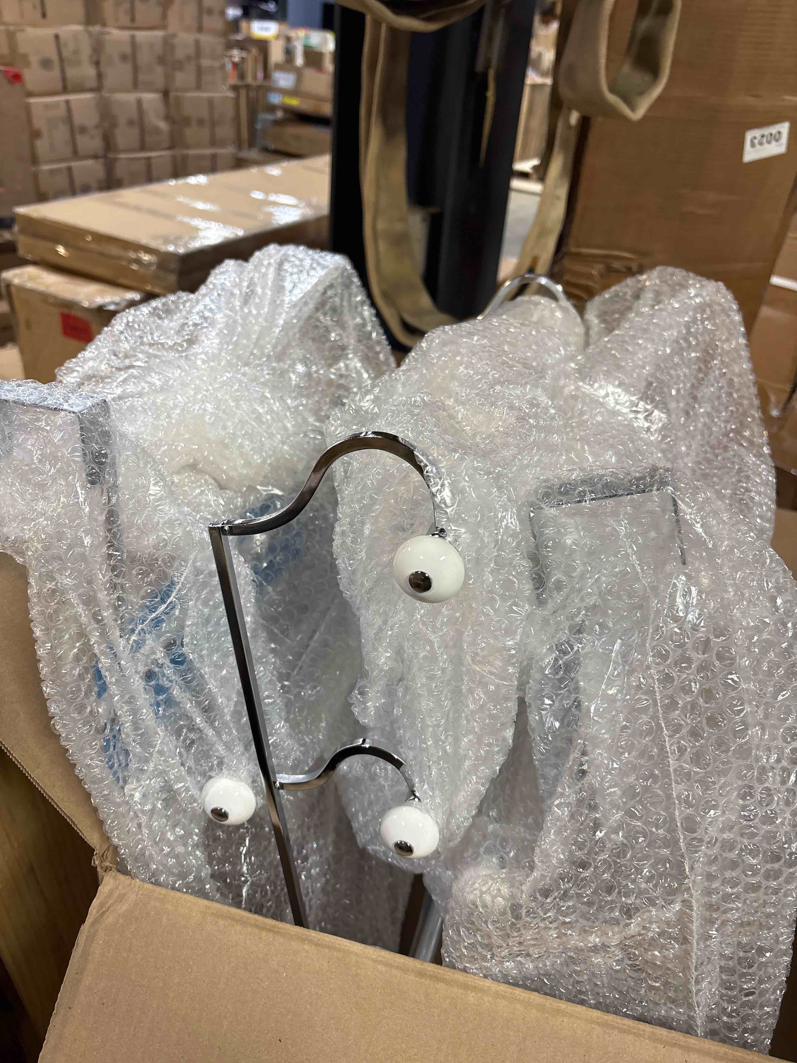 Condition photo showing Good Condition for iDESIGN iDESIGN York Towel Rack 3 : Microfiber, Machine Washable, Non-Slip Backing