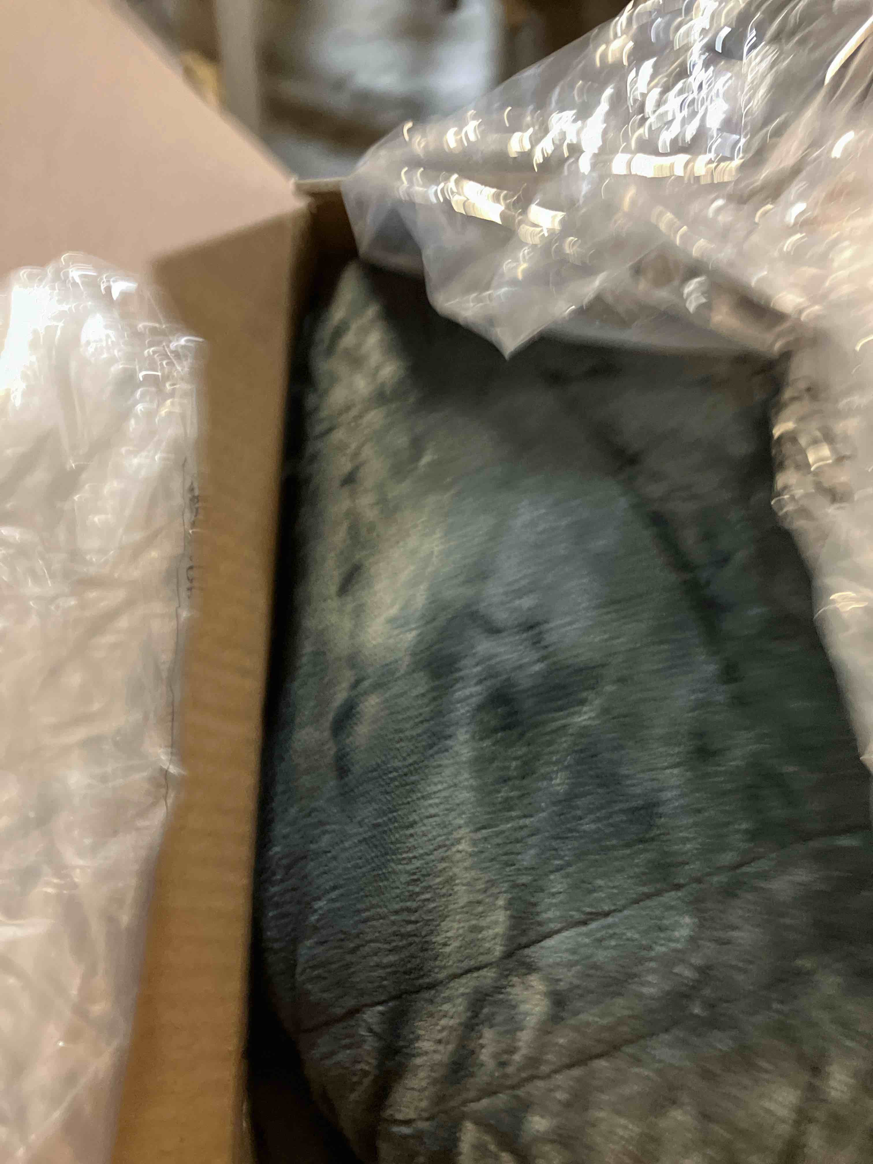 Condition photo showing Good Condition for Sealy Electric Blanket King Size, Flannel & Sherpa Heated Blanket with 10 Heating Levels & 1-12 Hours Auto Shut Off, Fast Heating Blanket, Machine Washable, Grey, 100 x 90 Inch Dark Grey King Size 100" x 90"