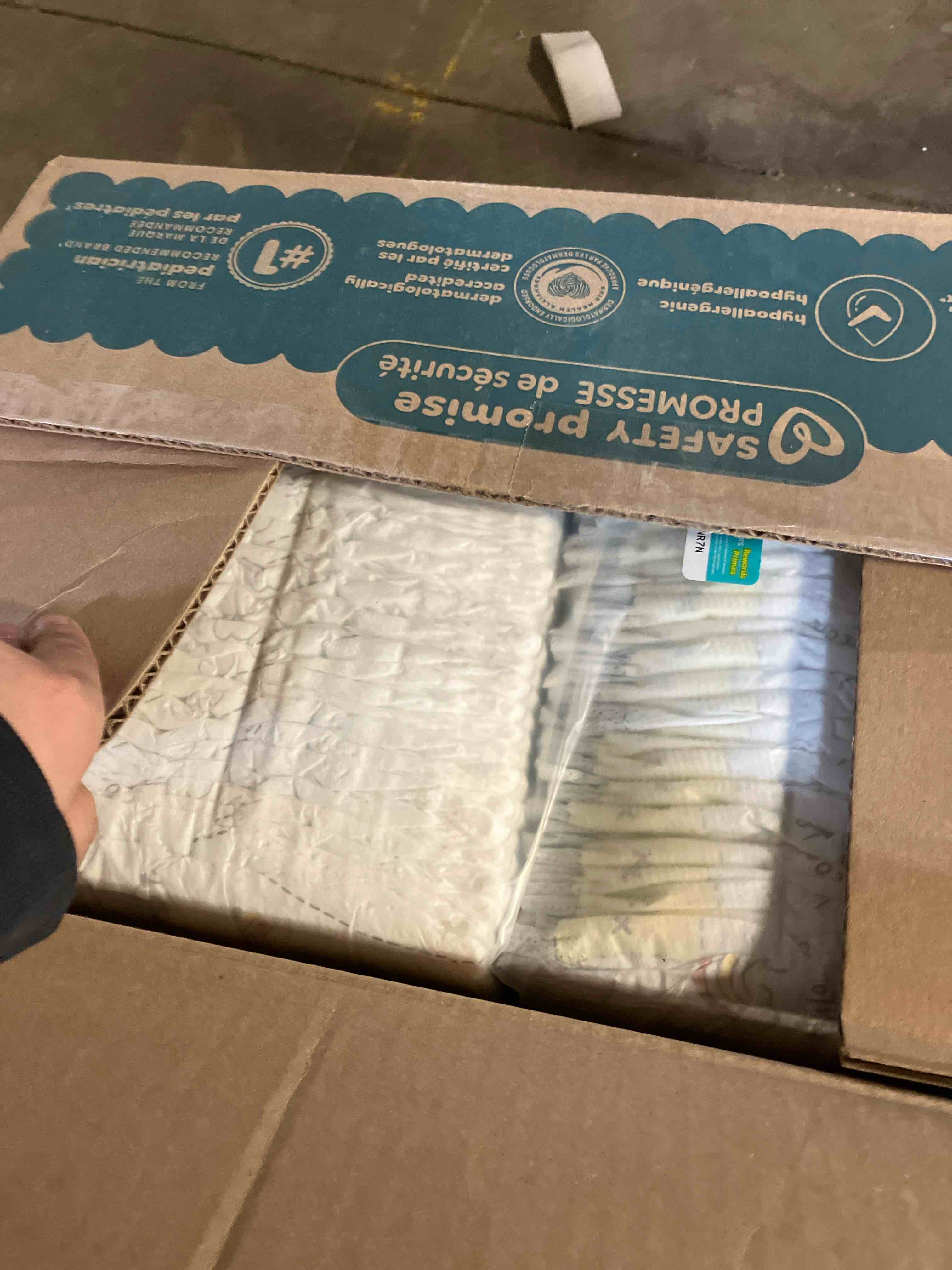 Condition photo showing New/Like New for Pampers Swaddlers Diapers, Size 5 (20-37 lbs), 132 Count, Absorbent, Keeps Baby Dry and Comfortable, Skin Safe Disposable Baby Diaper (Packaging May Vary) Size 5 132