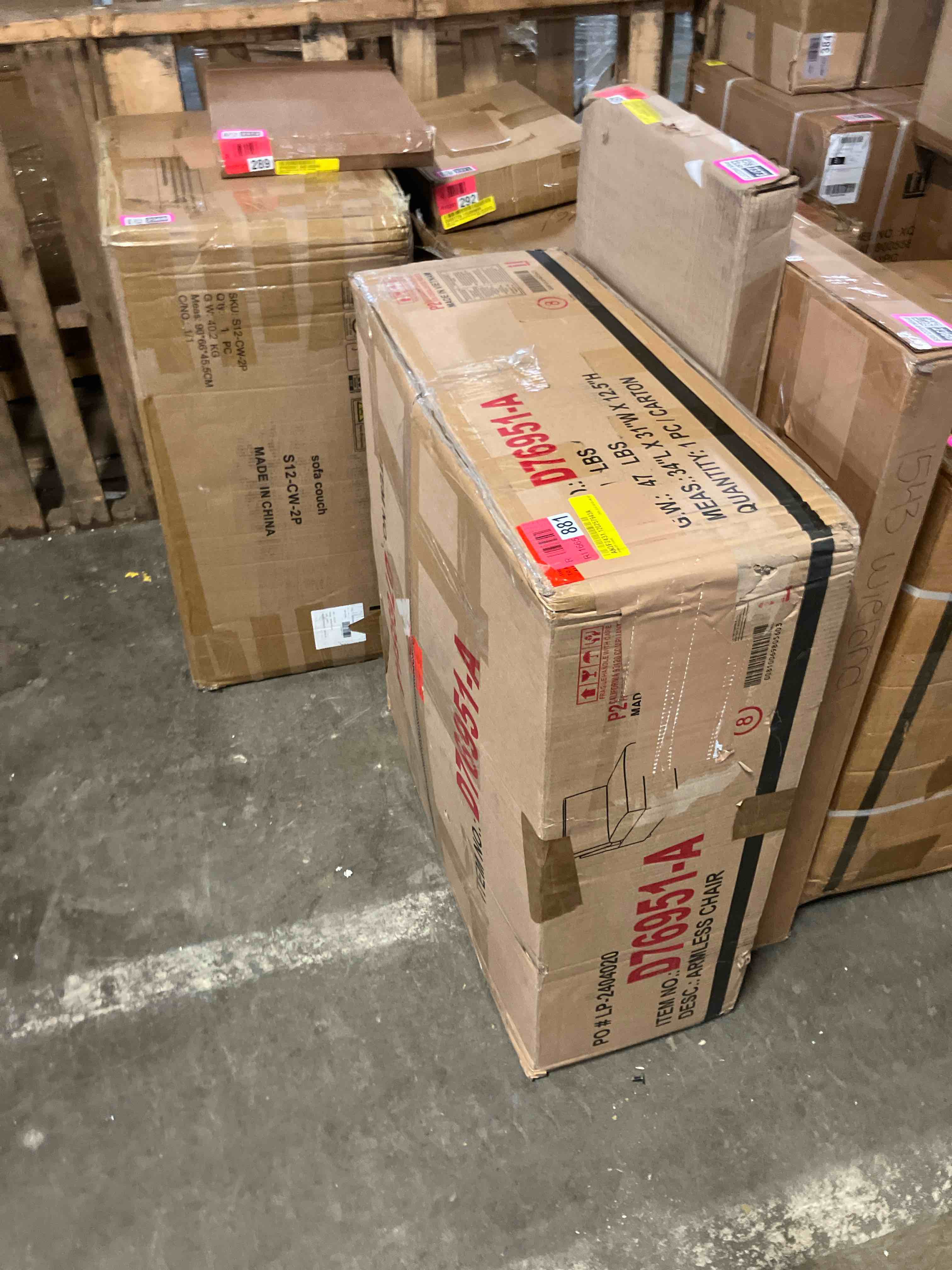 Condition photo showing As Is for lindyn 5-pc sectional with chaise (armless seat only) 