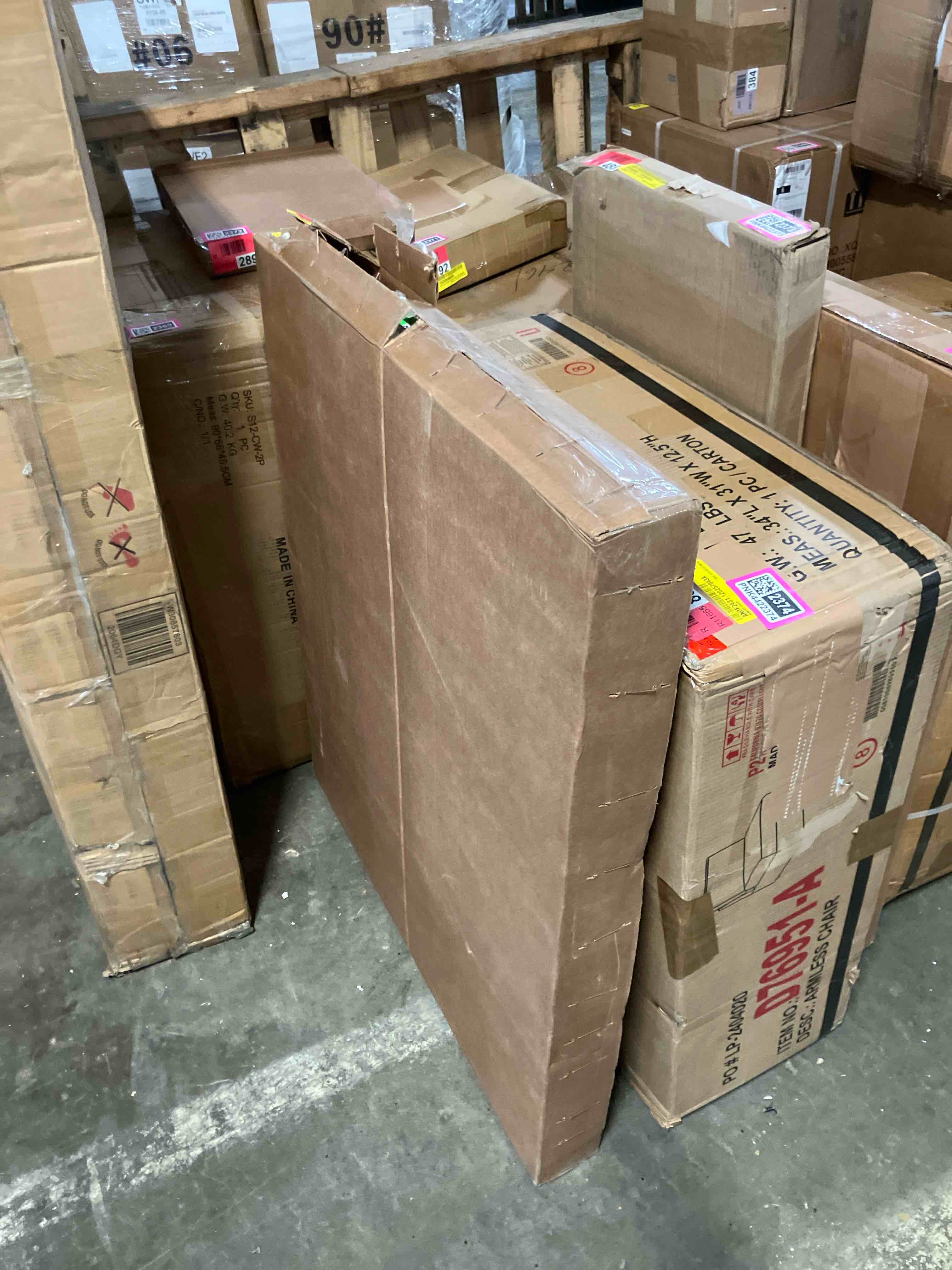 Condition photo showing New/Like New for venice iron fireplace screen