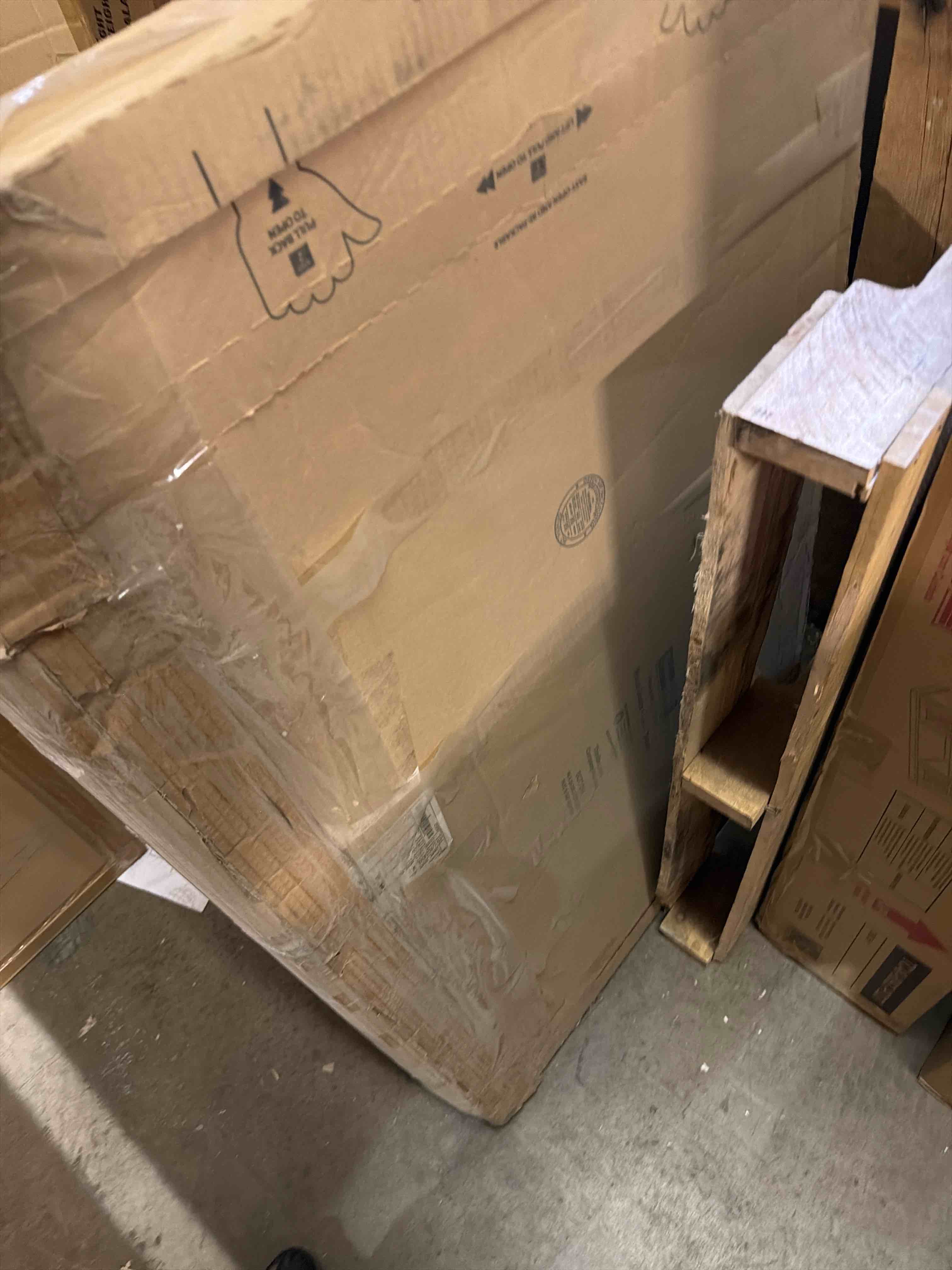 Condition photo showing New/Like New for vintage laundry room definition was