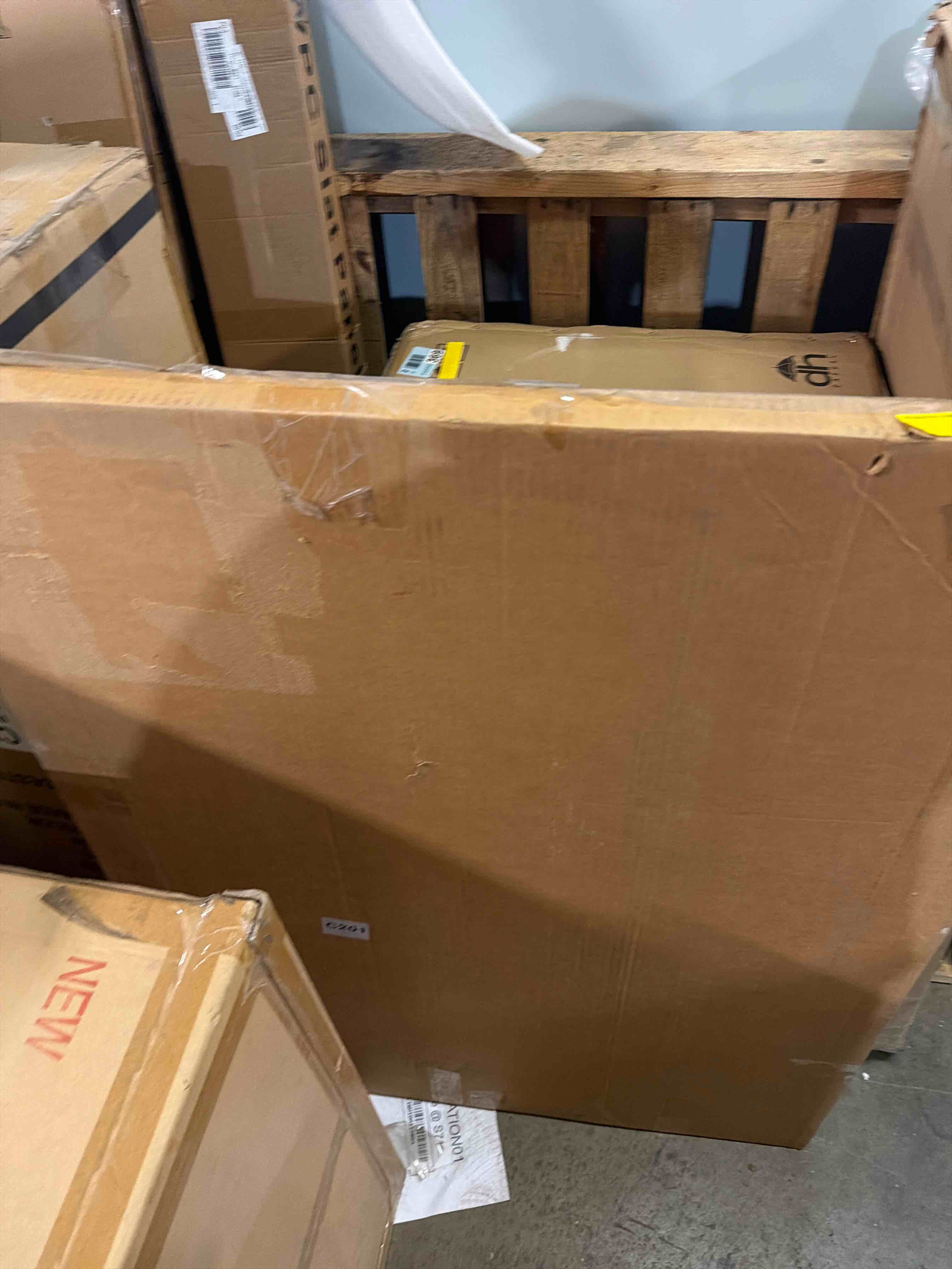 Condition photo showing New/Like New for gilded gray |  crop on canvas by chr