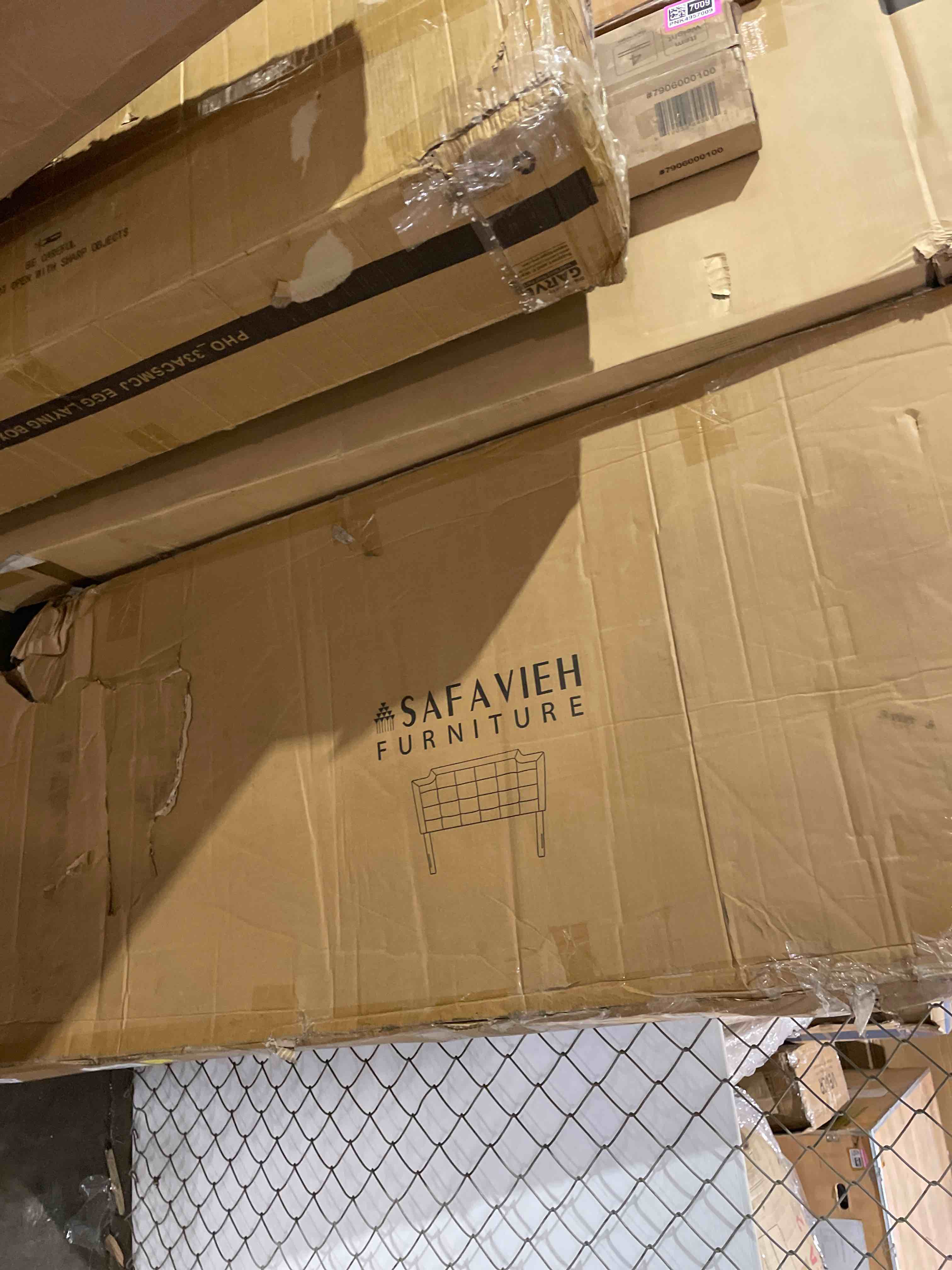 Condition photo showing New/Like New for safavieh mercer collection sapphire white tufted headboard (king)