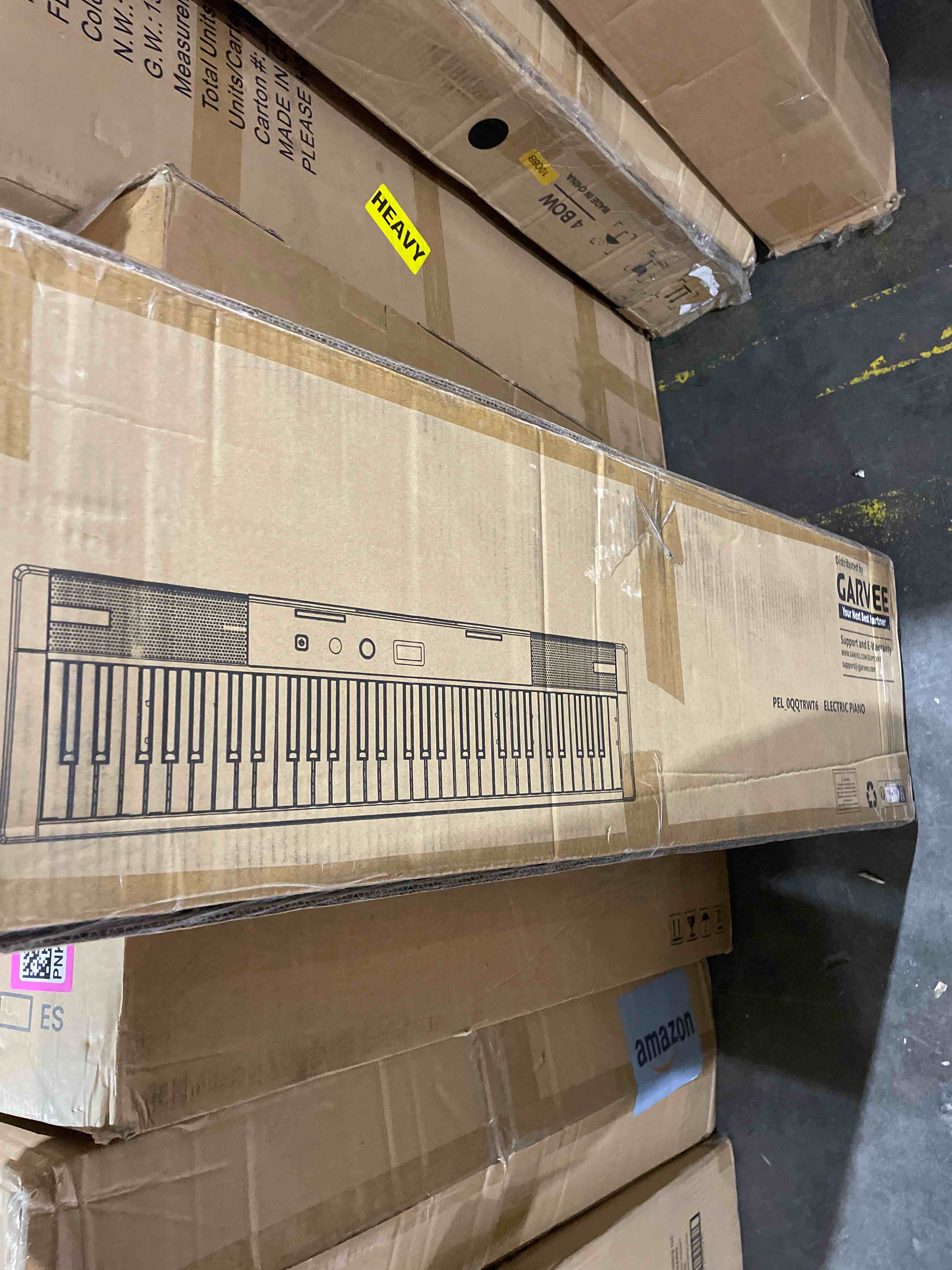 Condition photo showing New/Like New for garvee electronic keyboards piano 61 key, portable keyboards piano with microphone, holder, note stickers for beginners