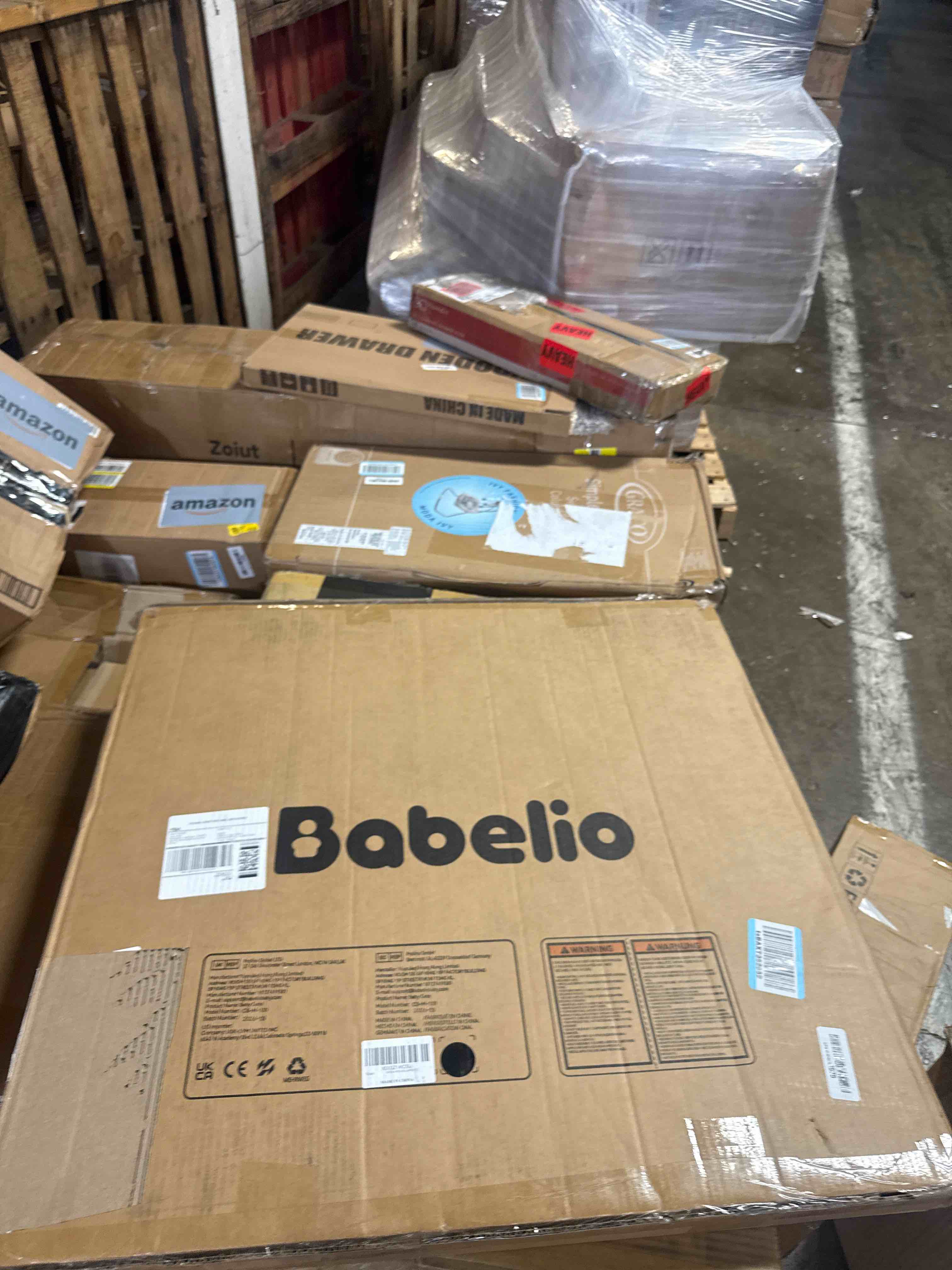 Condition photo showing New/Like New for babelio 29.7-46.5" no bottom bar baby/dog gate for stairs, house and doorways, auto close safety pet gates with large walk thru door, hardware mount, black