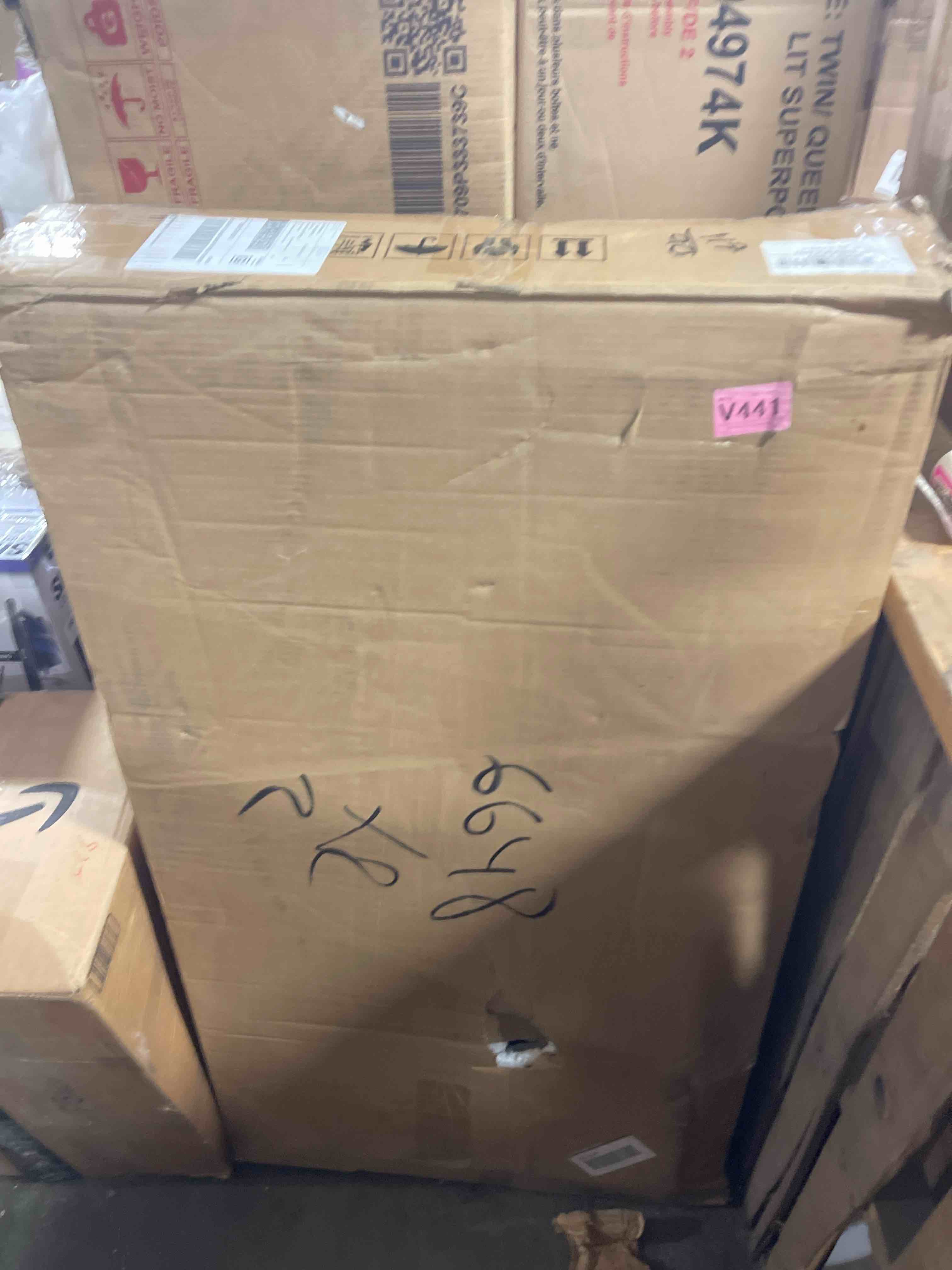 Condition photo showing New/Like New for giantex dining table, wood rectangular table, modern counter height dining table 63" x 31.5" x 30", home furniture kitchen table, black dining room table for 6 people