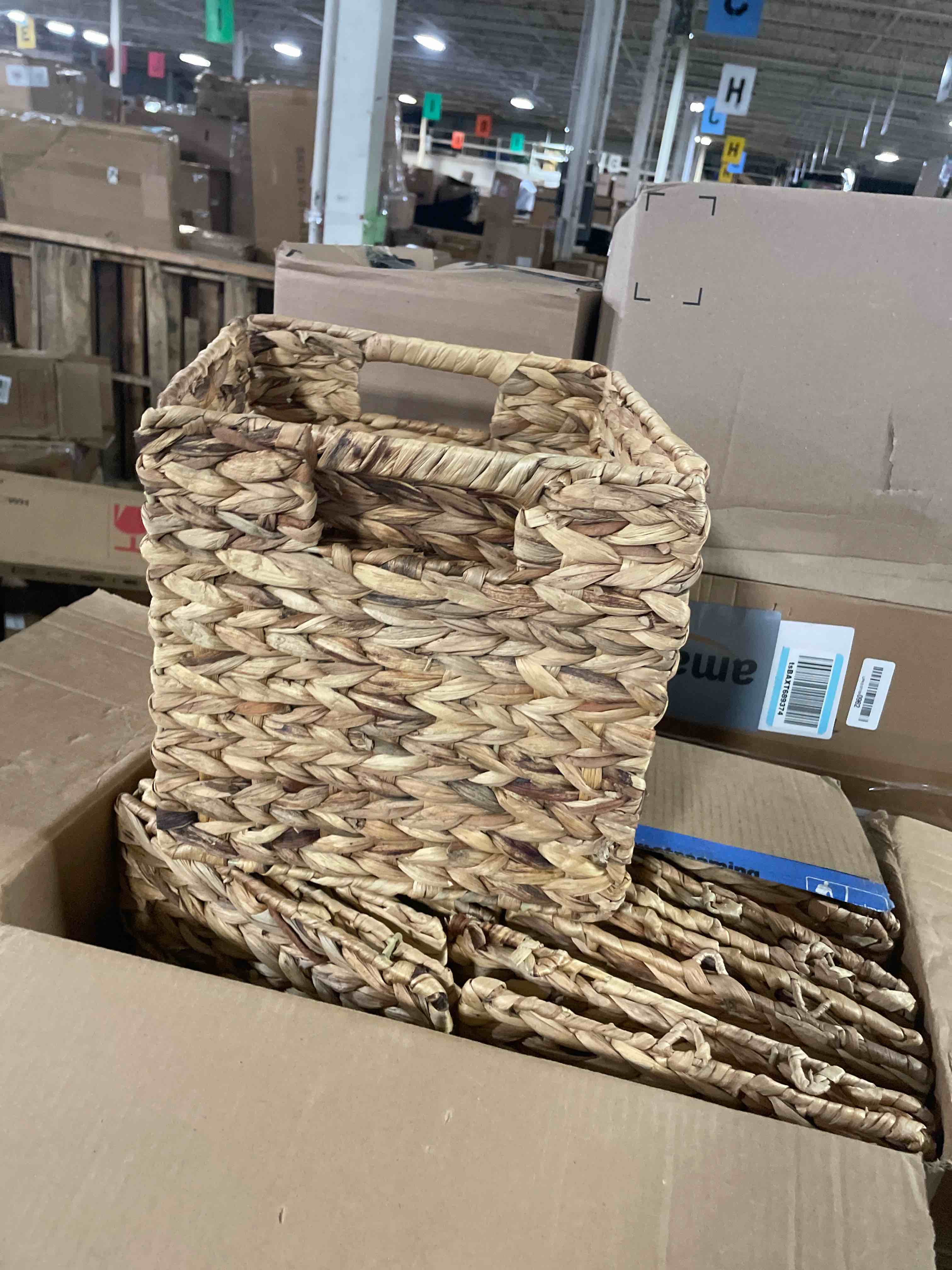 Condition photo showing Good Condition for spaceaid 6 pack wicker basket, storage baskets for organizing, woven rattan basket with handles for shelves, water hyacinth large cube organizer storage bin, 10.5x10.5x10.5 inch, natural 6-pack, 10.5x10.5x10.5in natural