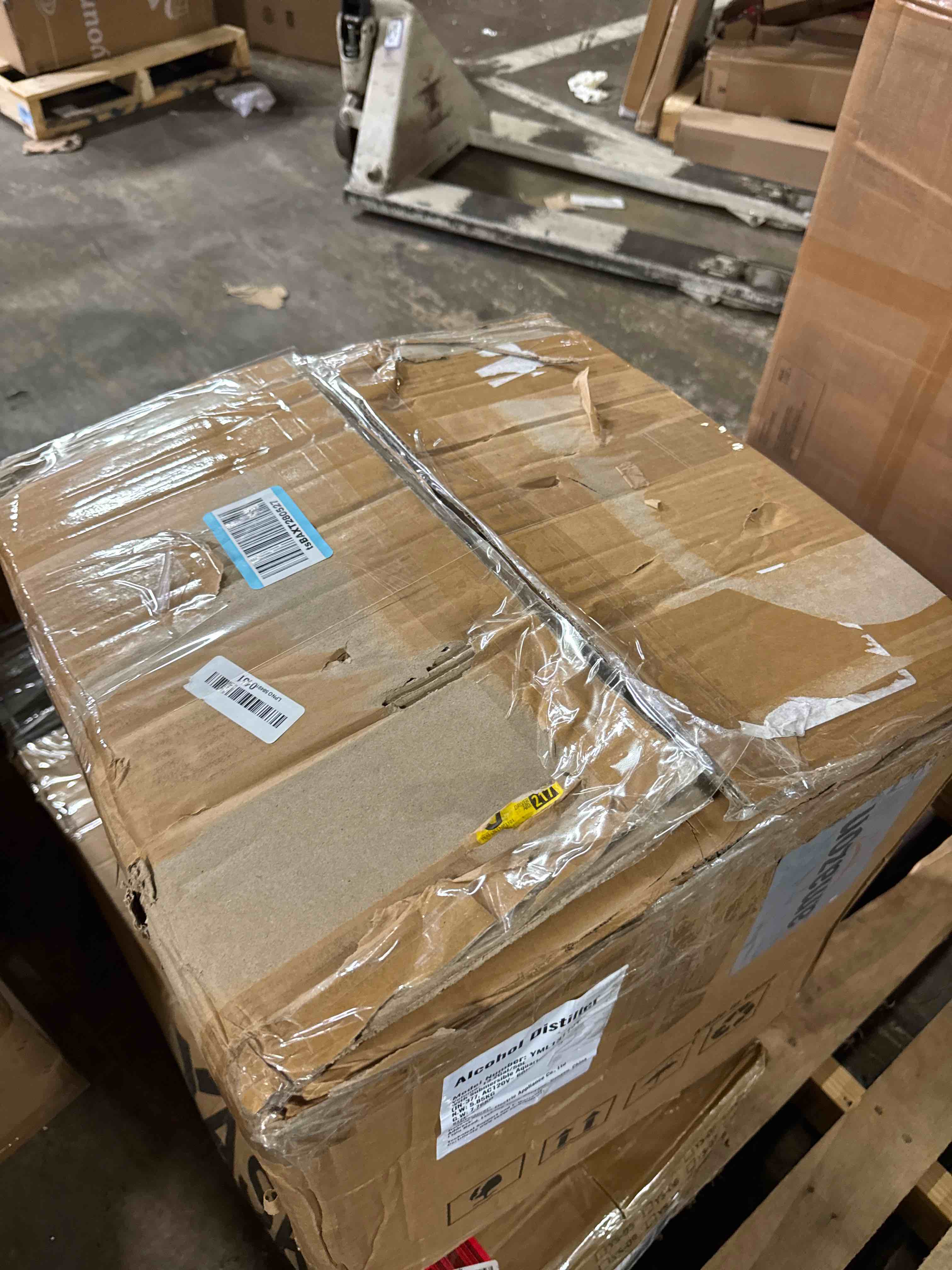 Condition photo showing New/Like New for vevor alcohol still 13.2gal/50l alcohol distiller stainless steel distillery kit for alcohol with copper tube & pump home brewing kit build-in thermometer for diy whisky wine brandy 13.2gal silver