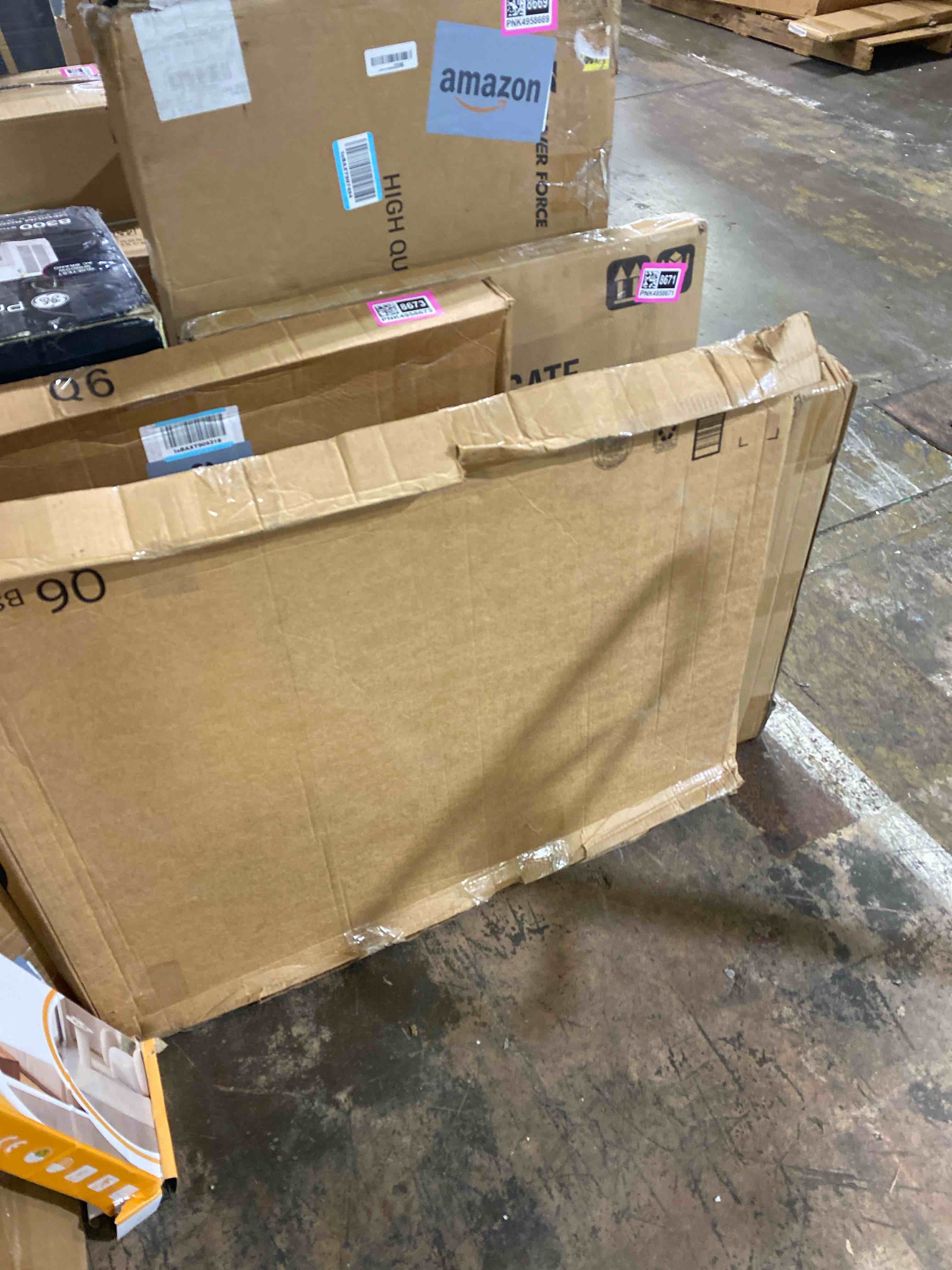 Condition photo showing Good Condition for upsimples 20x20 picture frame, display pictures 16x16 with mat or 20 x 20 without, wall hanging puzzle frames, black, 1 pack black 20x20