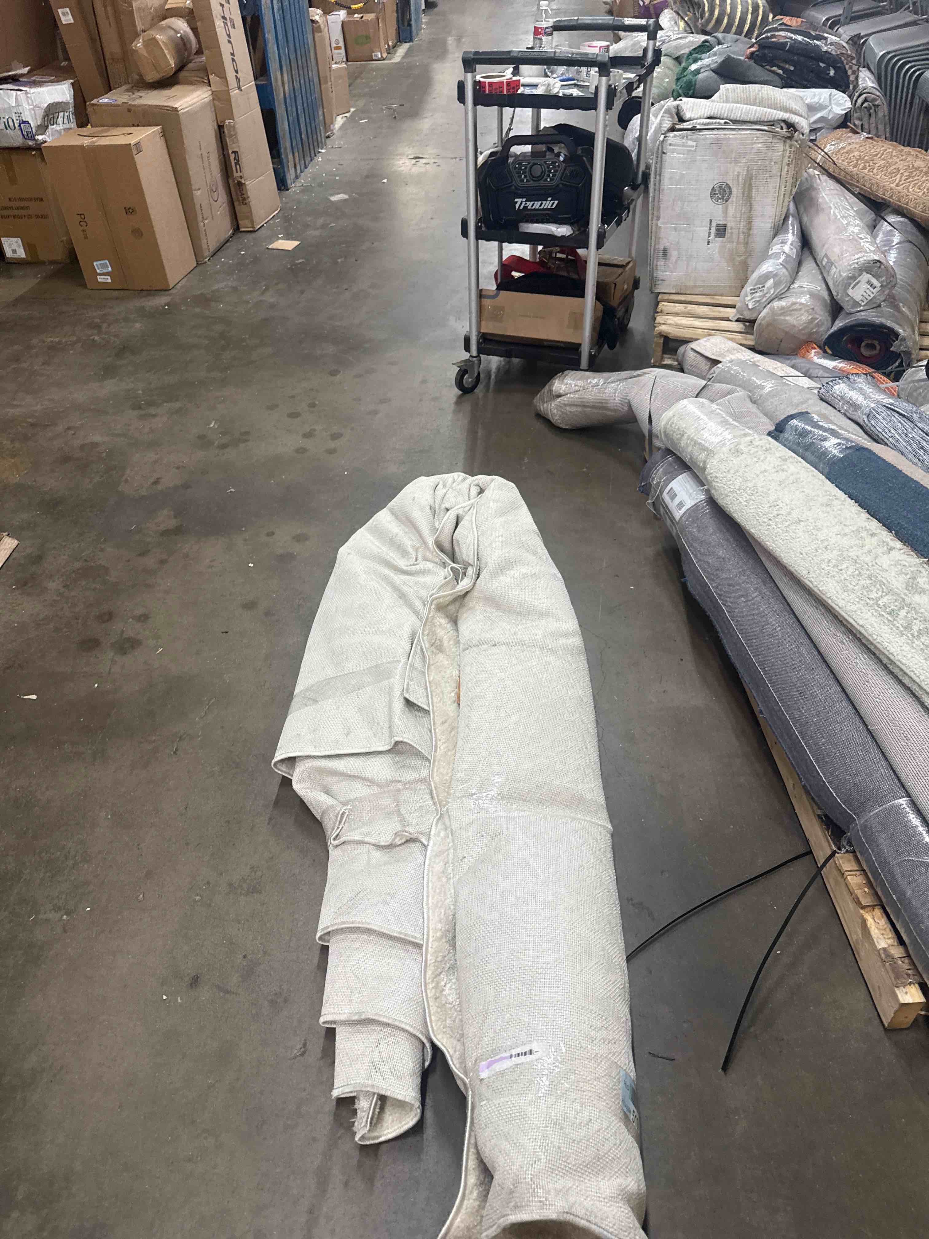 Condition photo showing Good Condition for livabliss freud modern scandinavian area rug,9'2" x 12', ivory