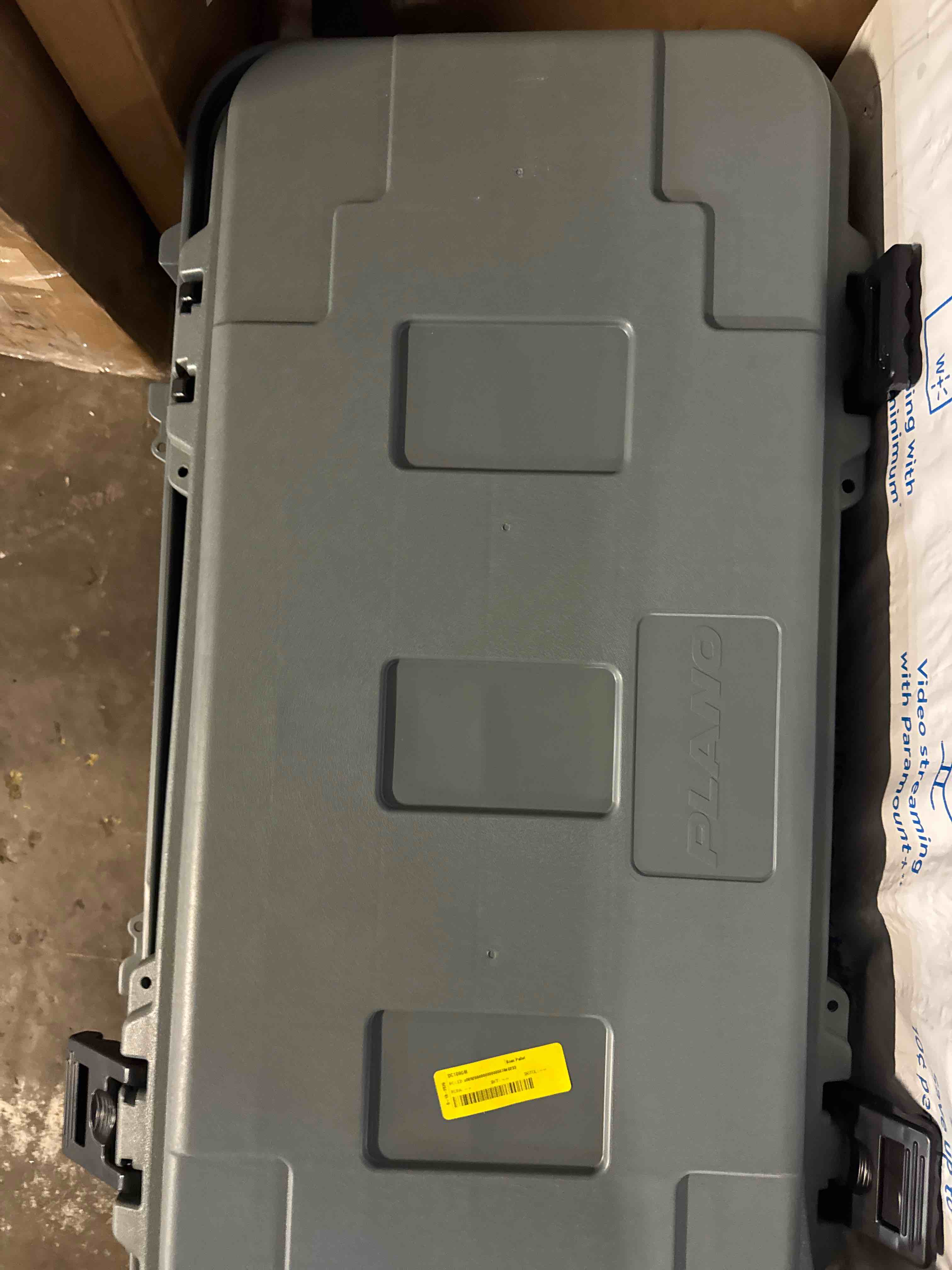 Condition photo showing New/Like New for plano storage trunk - 108 quart w/ wheels (1819) - hunter green large - 1 pack hunter green