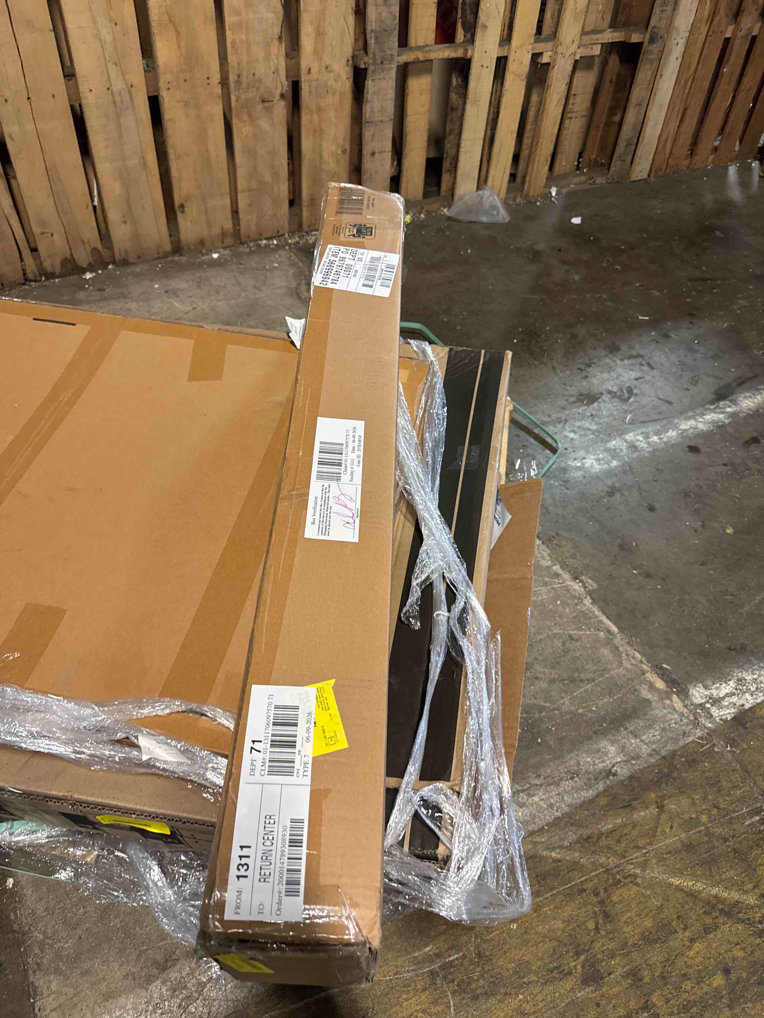 Condition photo showing New/Like New for mainstays 14 heavy duty steel slat twin platform bed frame black