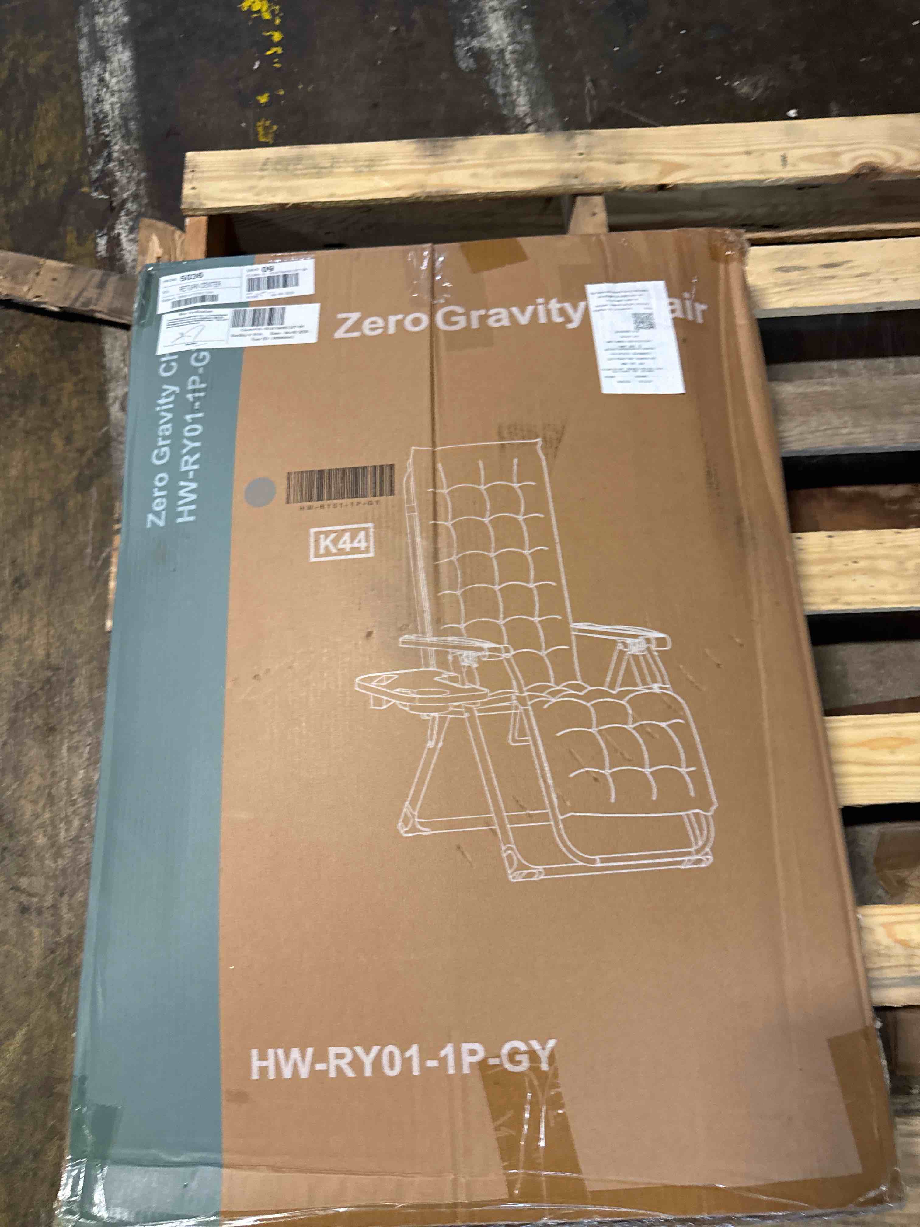 Condition photo showing New/Like New for zero gravity chair with cushion & tray, portable zero gravity recliner, foldable outdoor lounge chair for patio, camping & backyard, adjustable anti-gravity chair, 440 lbs capacity