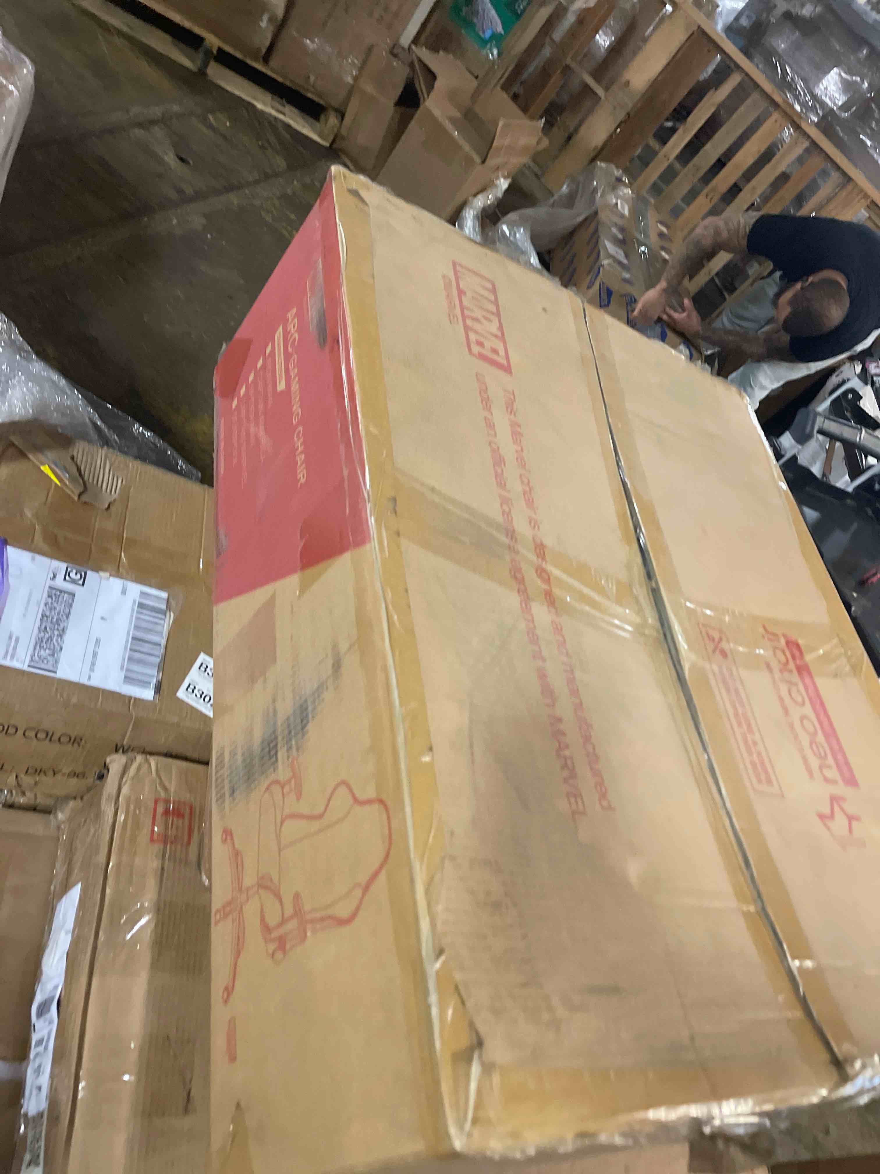 Condition photo showing New/Like New for neo chair prime iron man edition