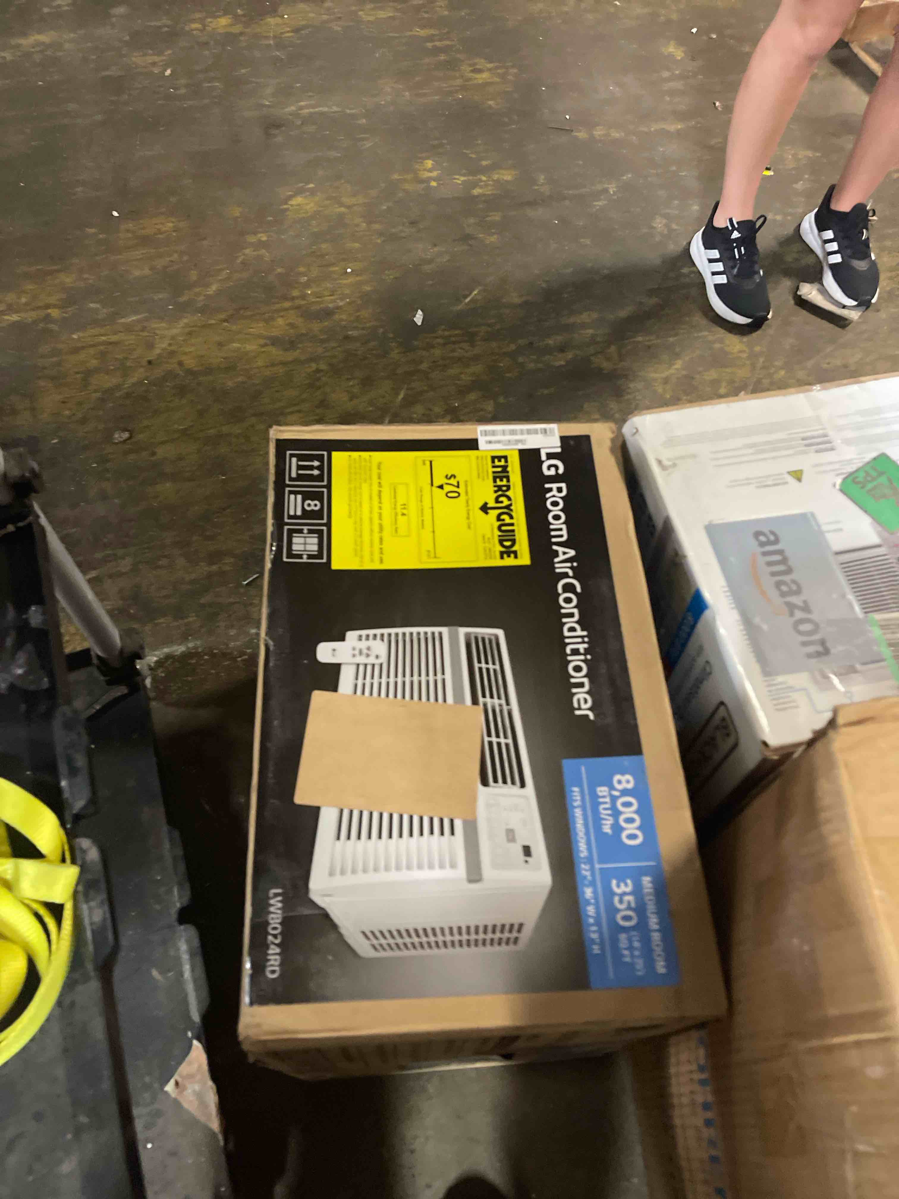 Condition photo showing New/Like New for lg 10,000 btu 115v window air conditioner with remote