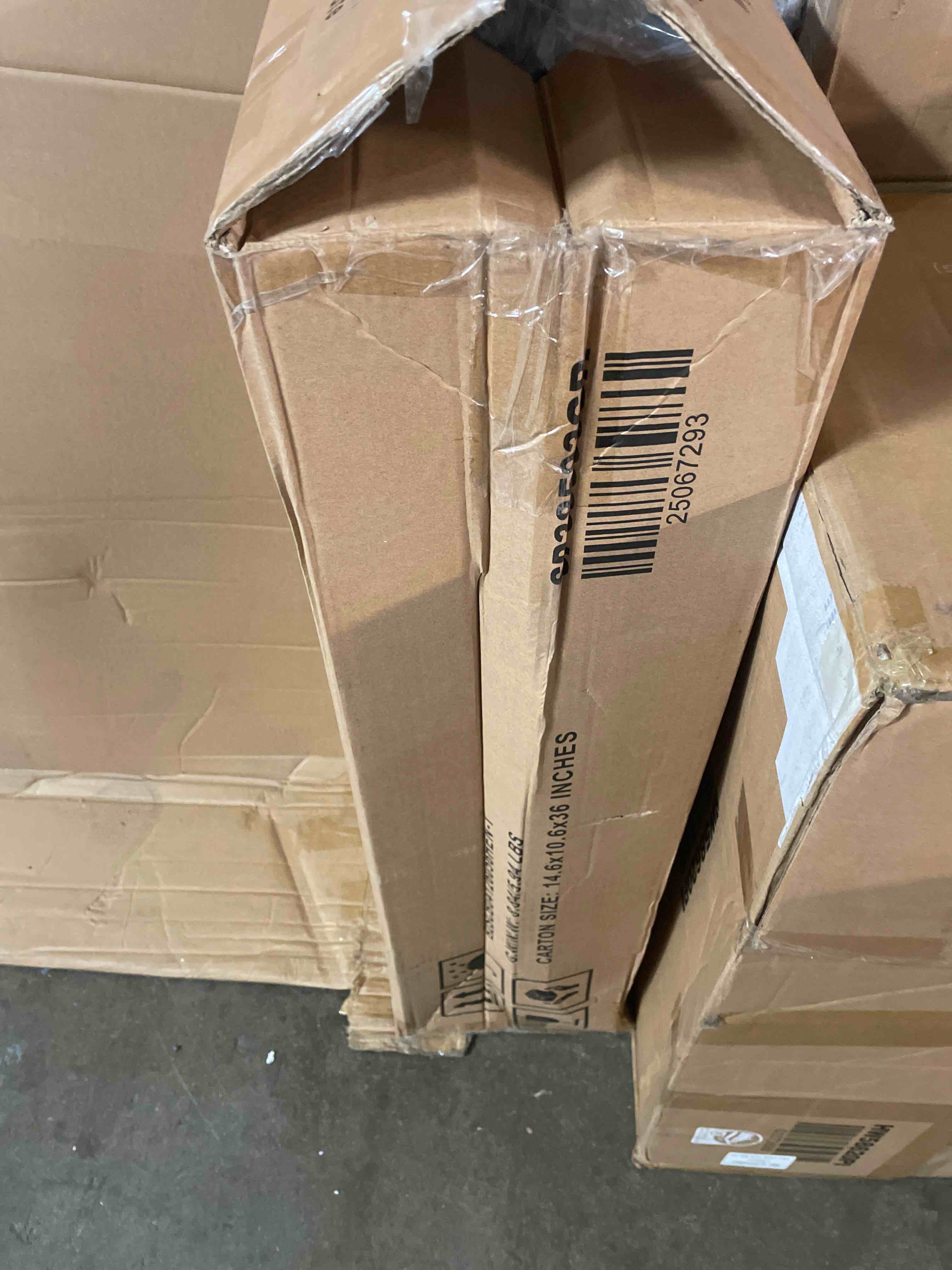 Condition photo showing New/Like New for ultimate support bag-90 padded speaker stand bag for 1 speaker stand
