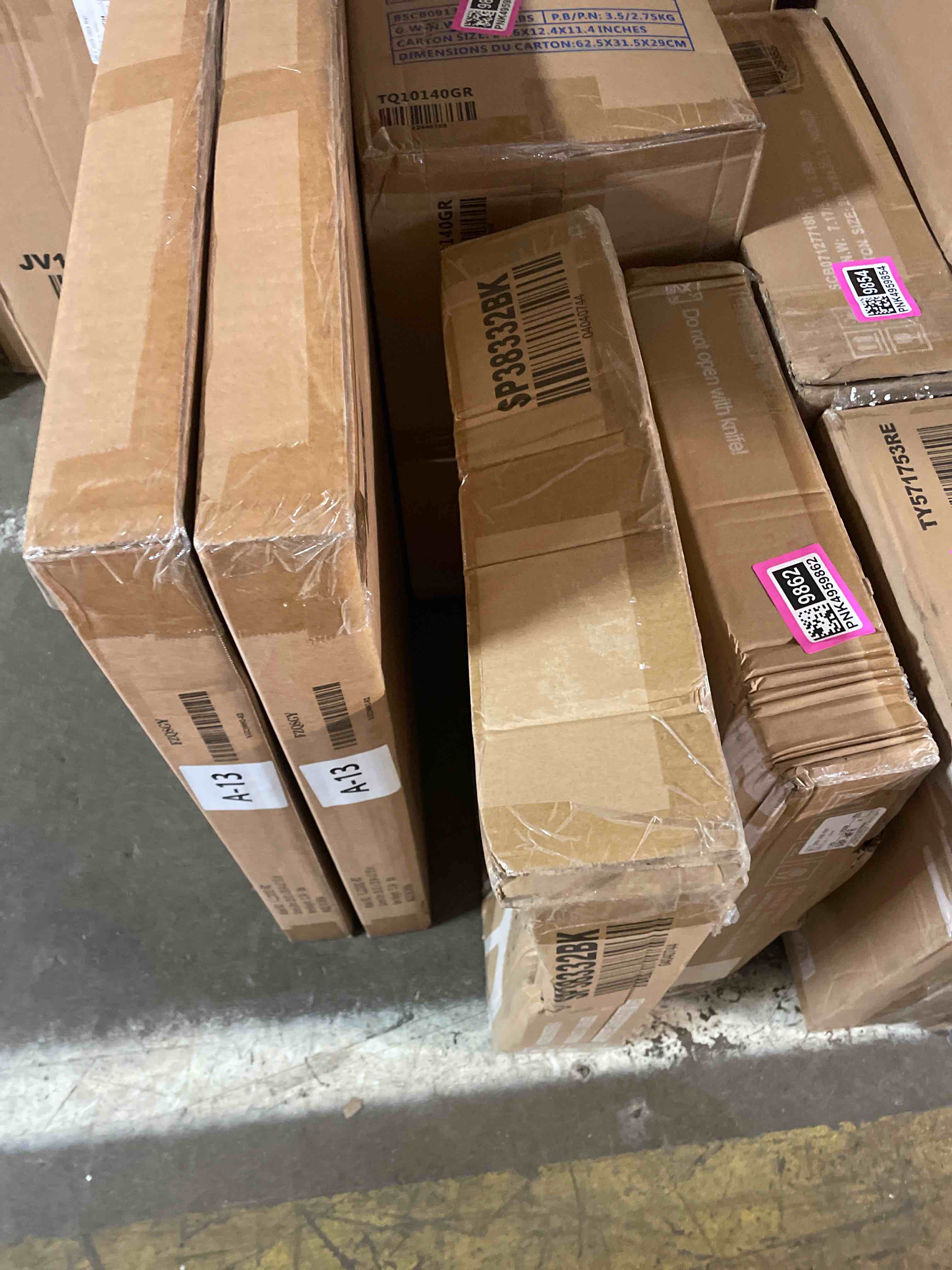 Condition photo showing New/Like New for 18" basketball rim heavy duty wall mounted basketball rim goal replacement-black-xy642890